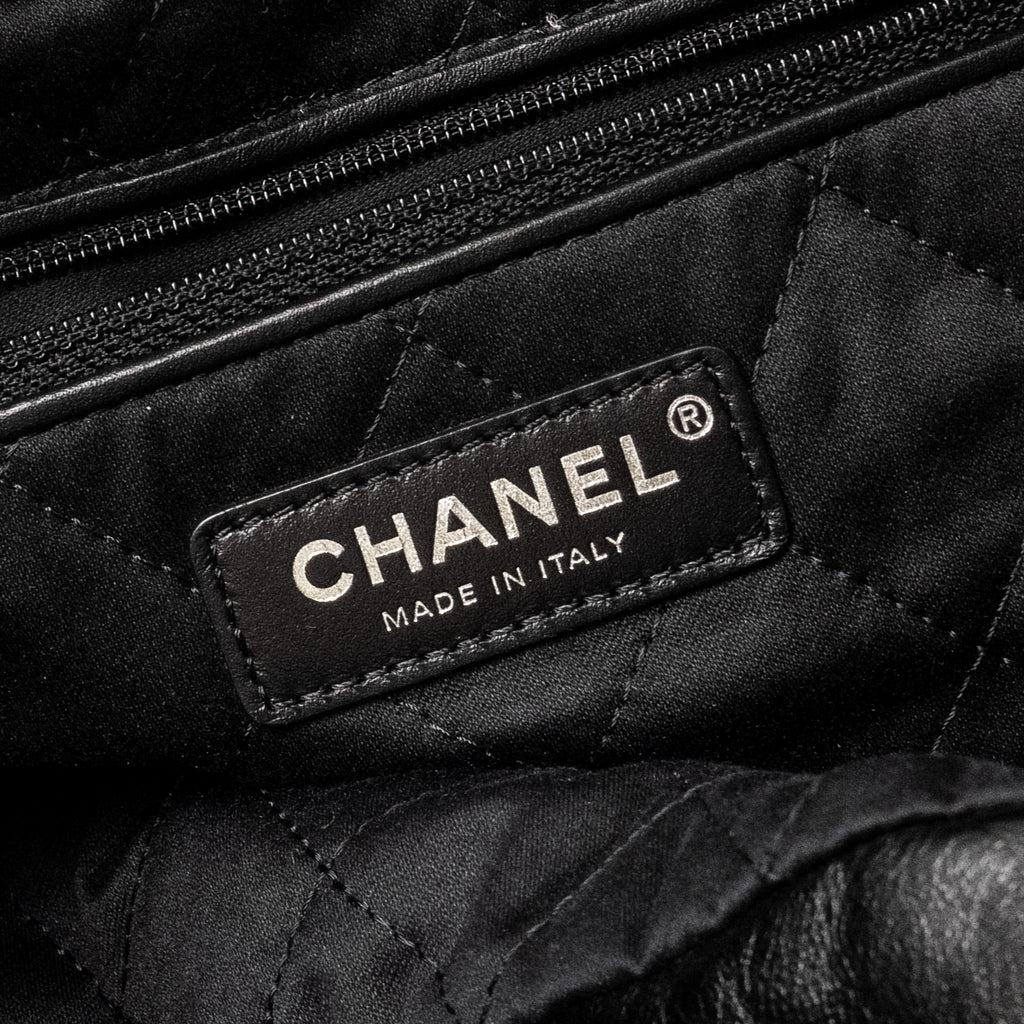 CHANEL MEDIUM 22 SHINY CALFSKIN BLACK SHW (MICROCHIP)
