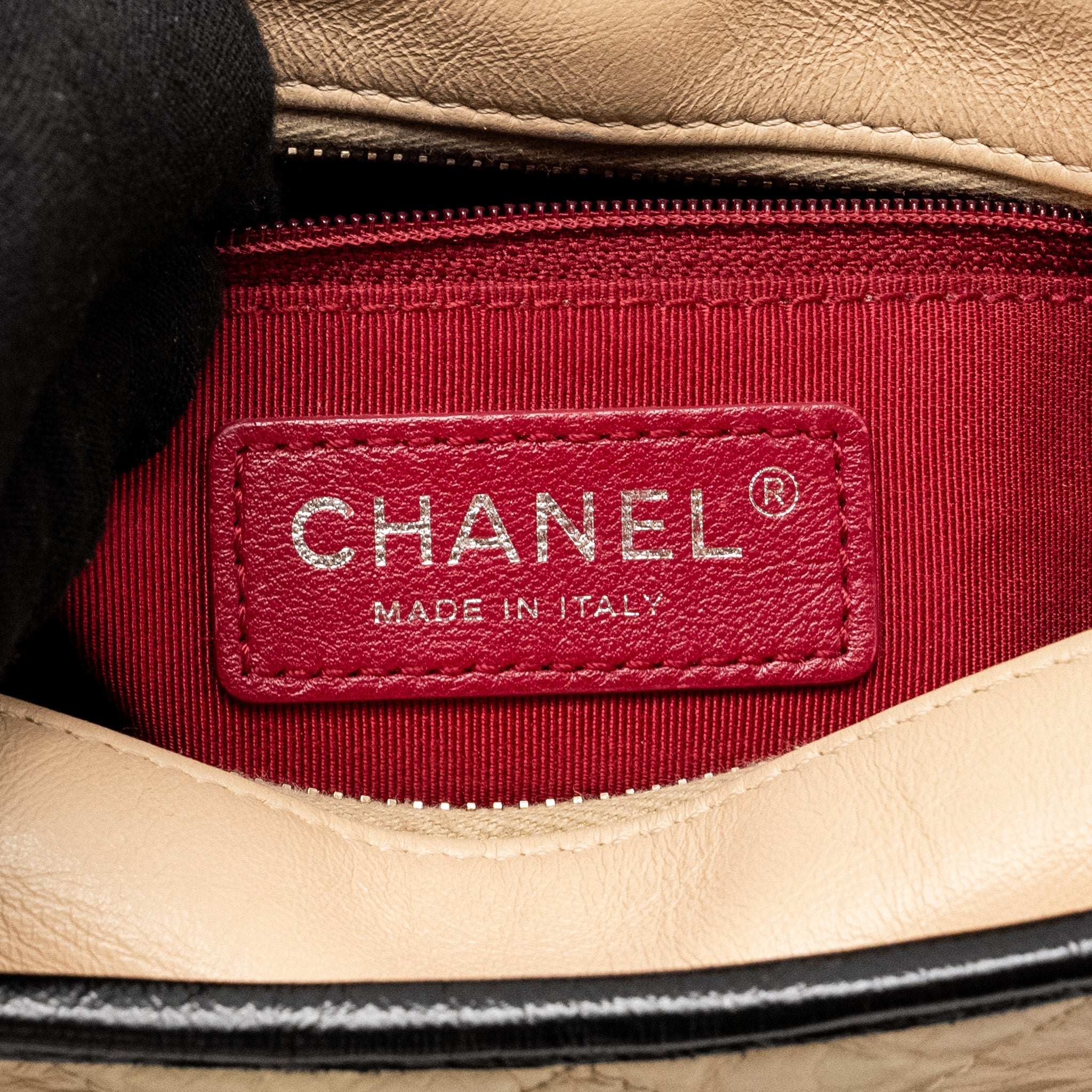 CHANEL SMALL GABRIELLE HOBO BAG AGED CALFSKIN BEIGE / BLACK MULTICOLOUR HARDWARE