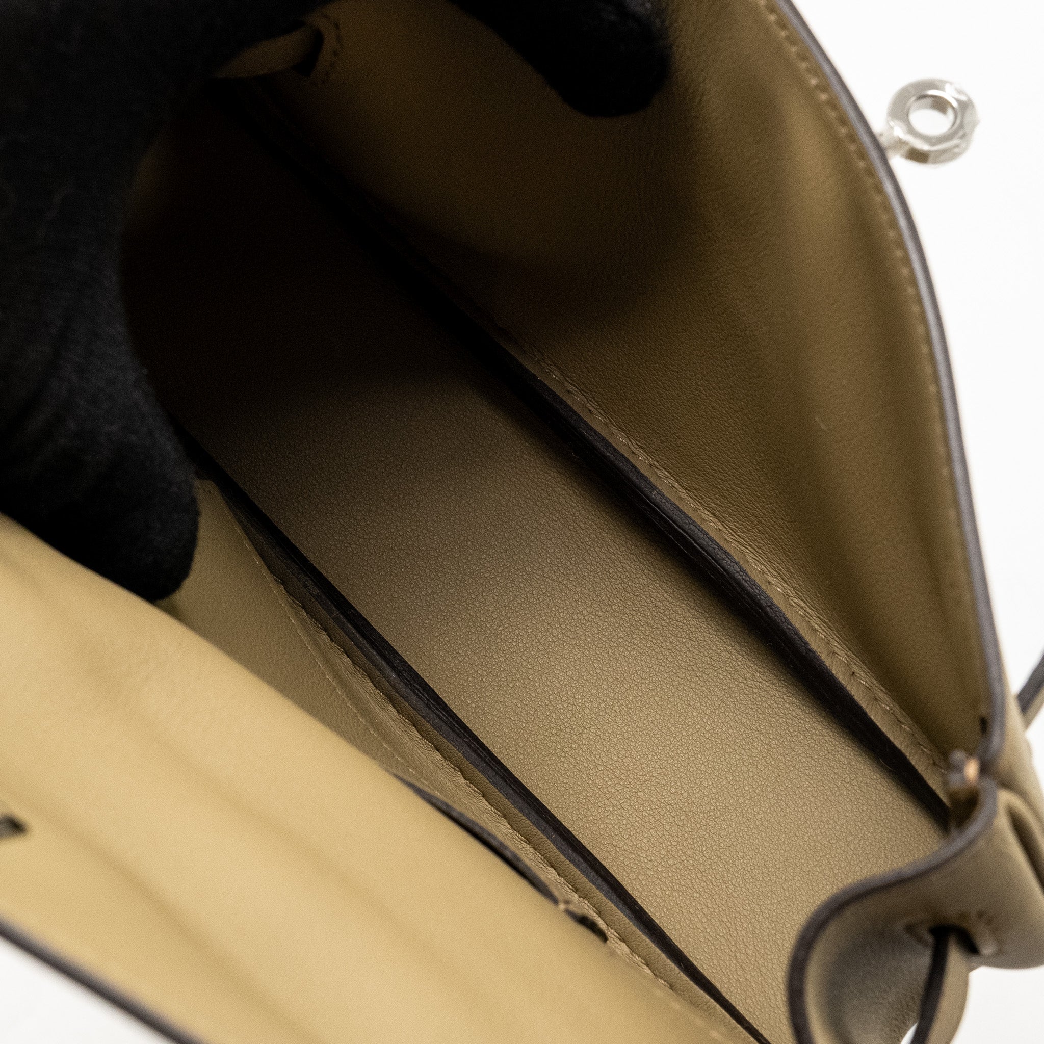HERMES KELLY MOOVE SWIFT 8Q BEIGE MARFA SHW