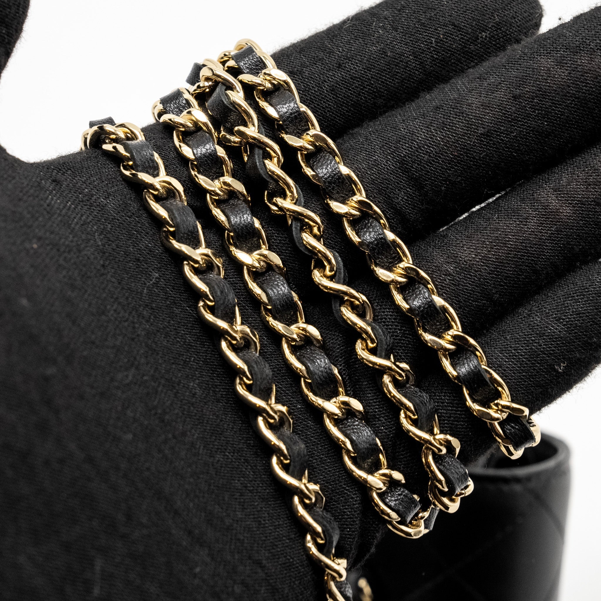 CHANEL 22A PHONE CASE/MINI WALLET ON CHAIN LAMBSKIN BLACK LGHW (MICROCHIP)