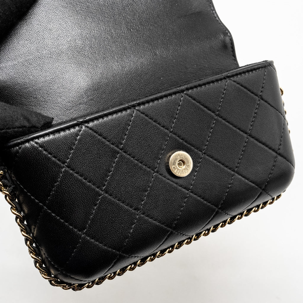 CHANEL 22A PHONE CASE/MINI WALLET ON CHAIN LAMBSKIN BLACK LGHW (MICROCHIP)