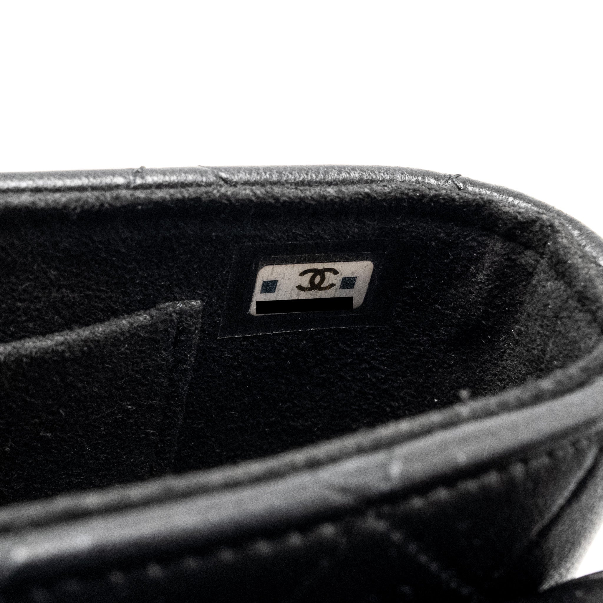 CHANEL 22A PHONE CASE/MINI WALLET ON CHAIN LAMBSKIN BLACK LGHW (MICROCHIP)