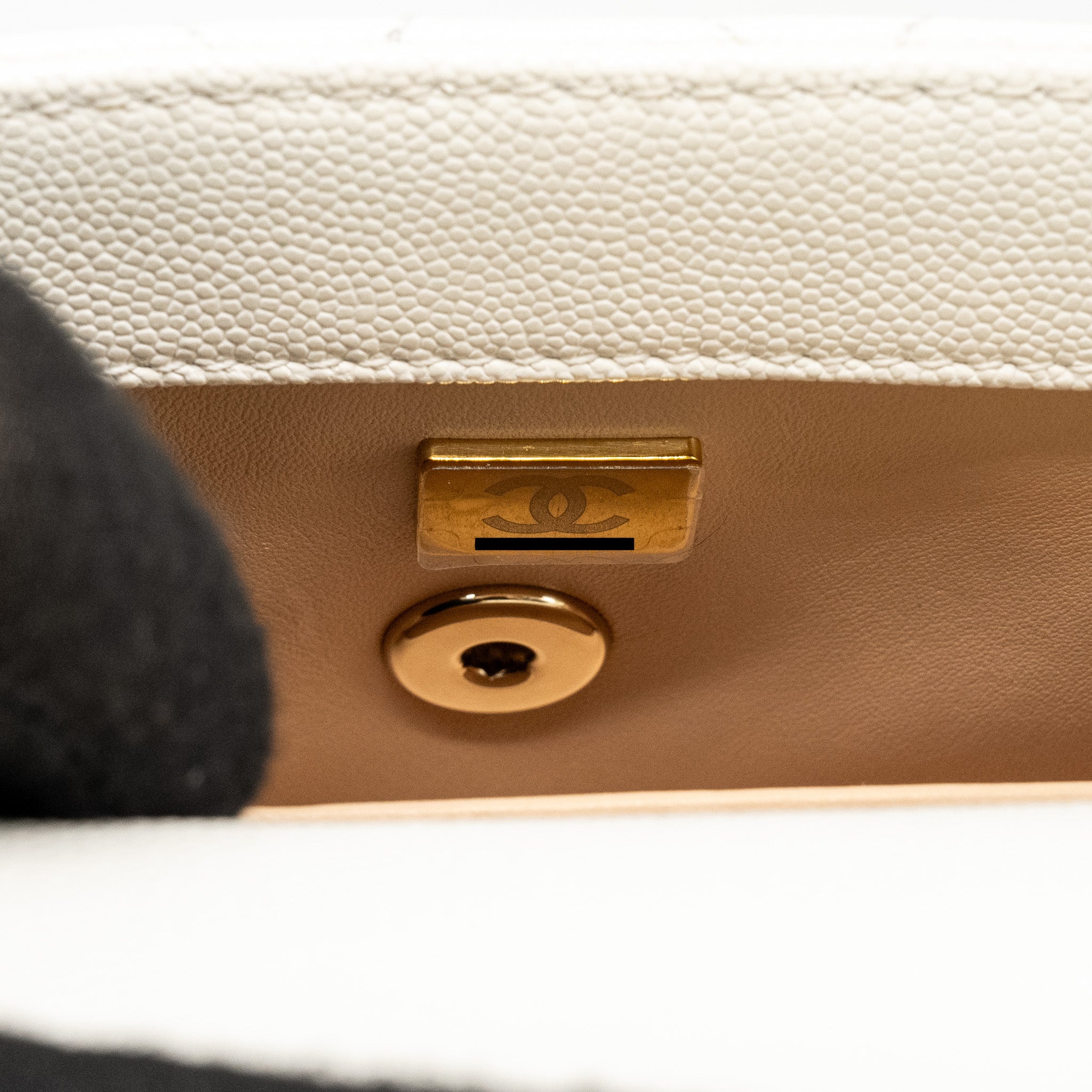 CHANEL MINI COCO HANDLE CAVIAR WHITE LGHW (MICROCHIP)