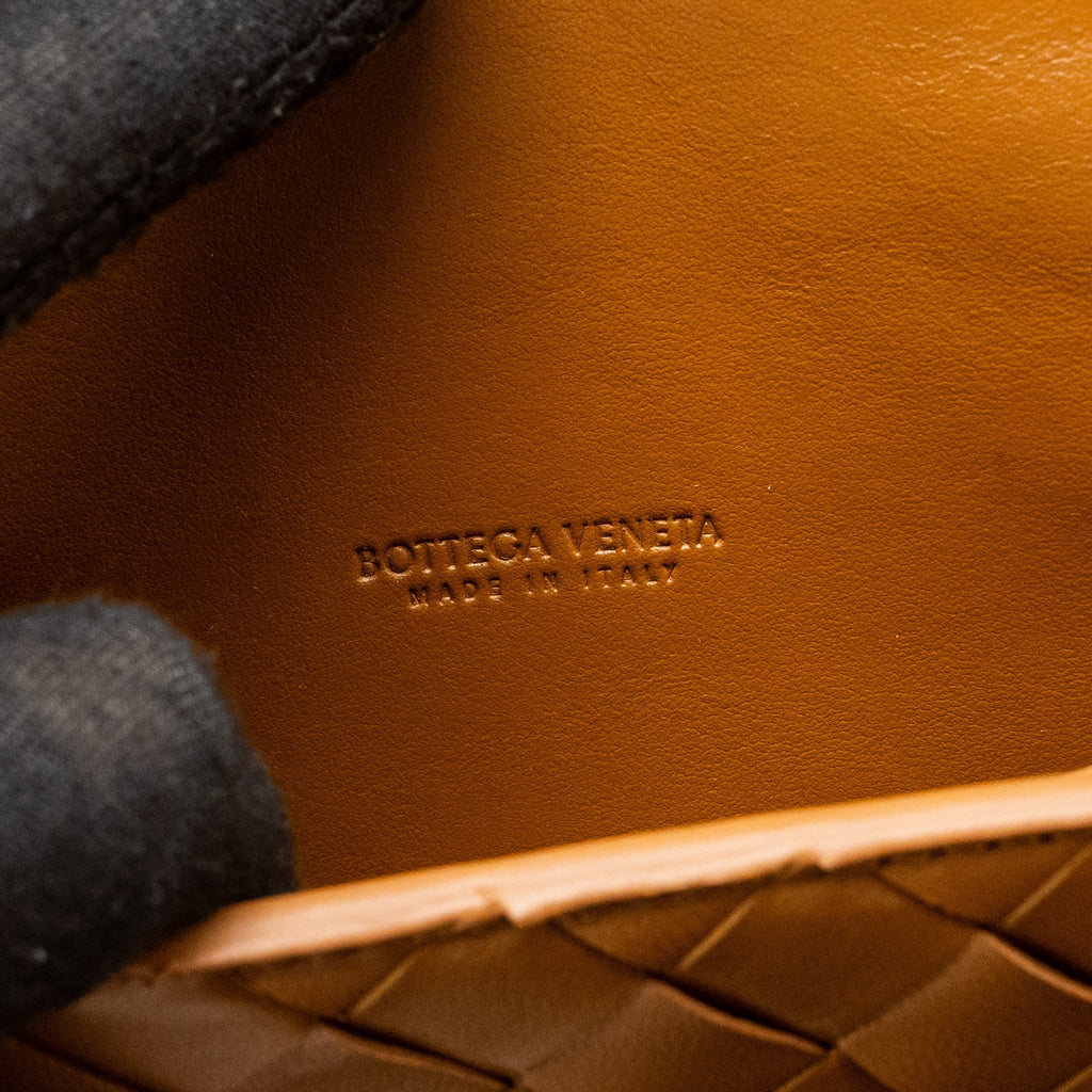 BOTTEGA VENETA ANDIAMO CLUTCH BAG LAMBSKIN BROWN GHW