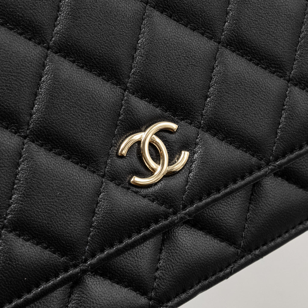 CHANEL WALLET ON CHAIN WITH PEARL CHAIN LAMBSKIN BLACK LGHW (MICROCHIP)