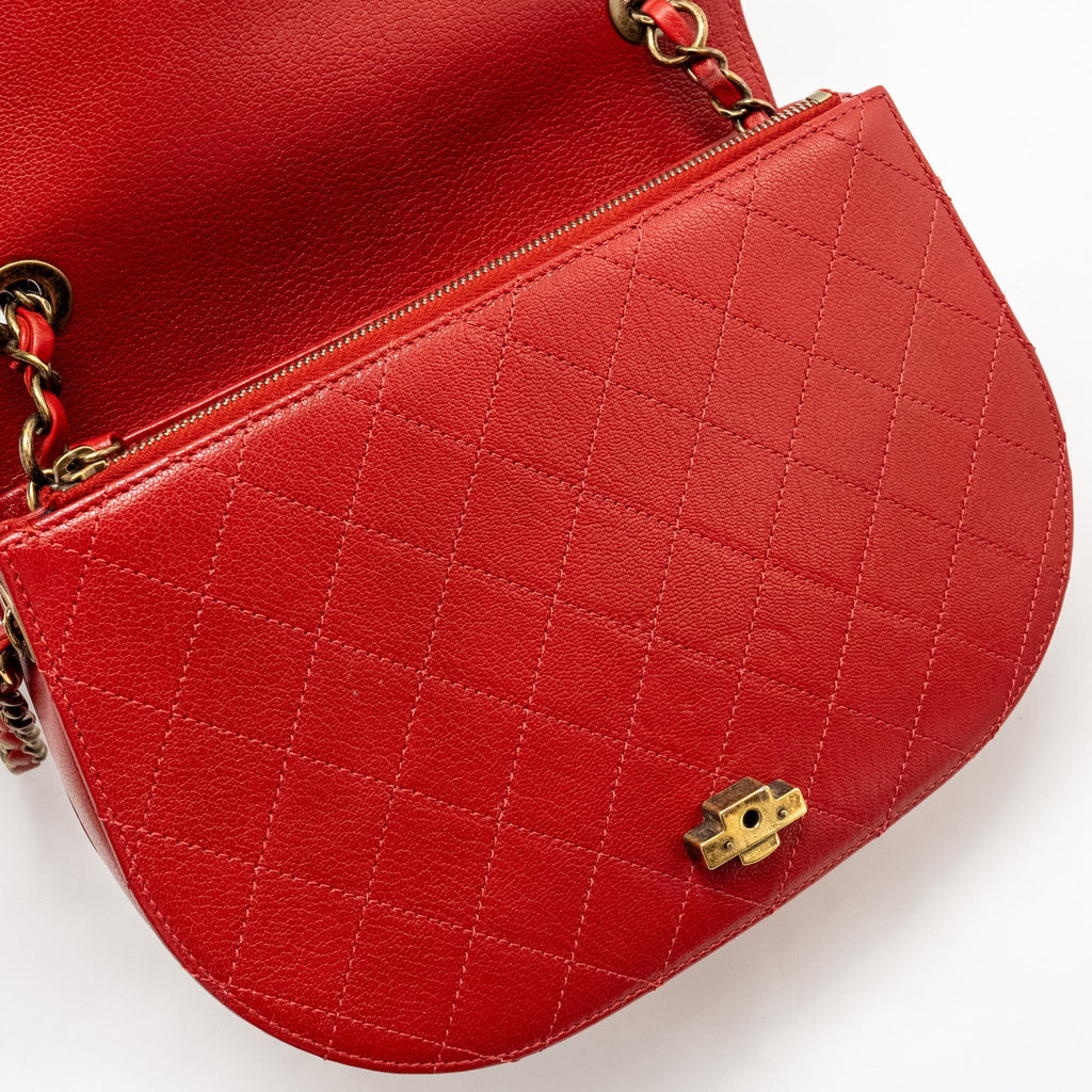 CHANEL MEDIUM COCO CURVE FLAP BAG CALFSKIN RED GHW
