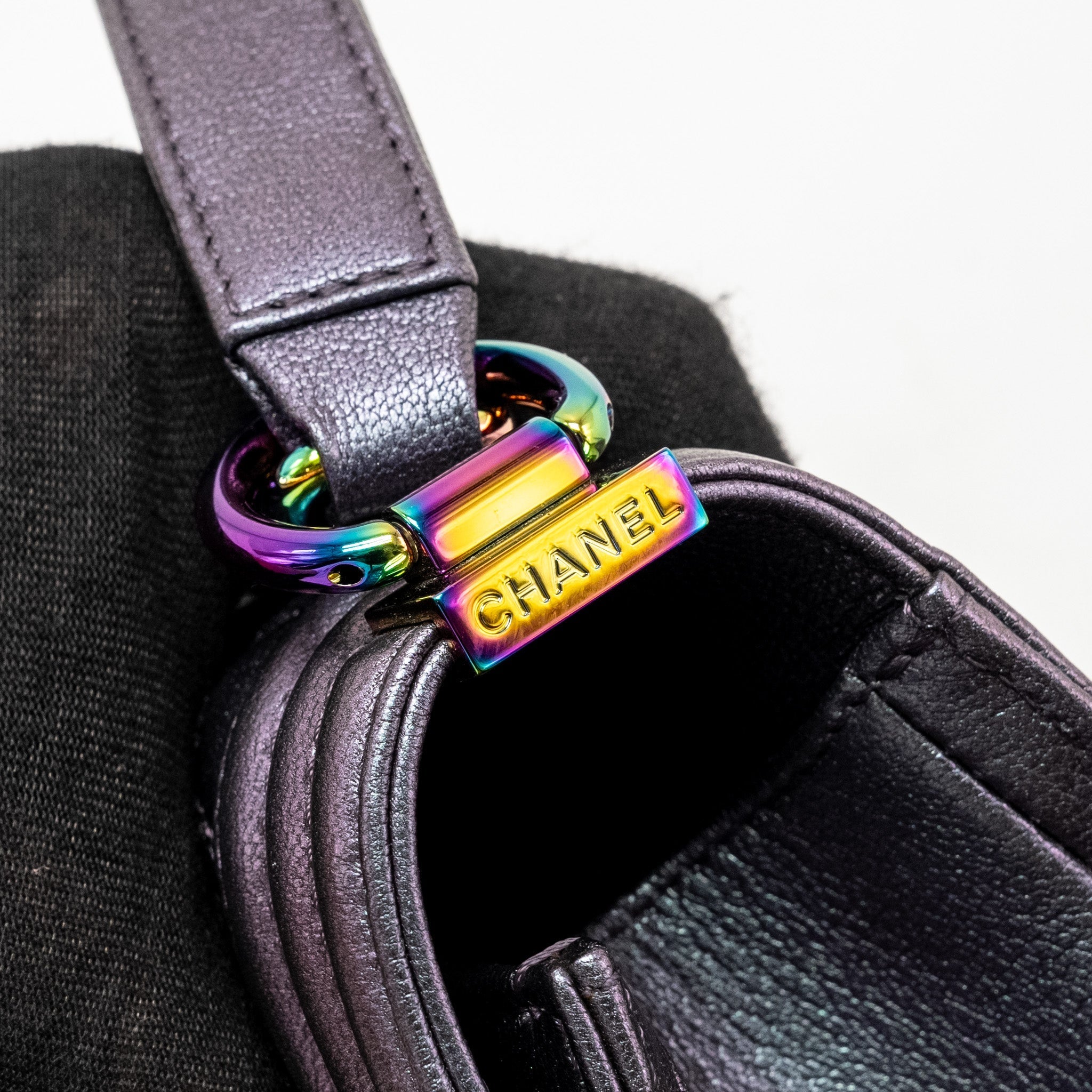 CHANEL MEDIUM BOY BAG GOATSKIN IRIDESCENT PURPLE MULTICOLOUR HARDWARE