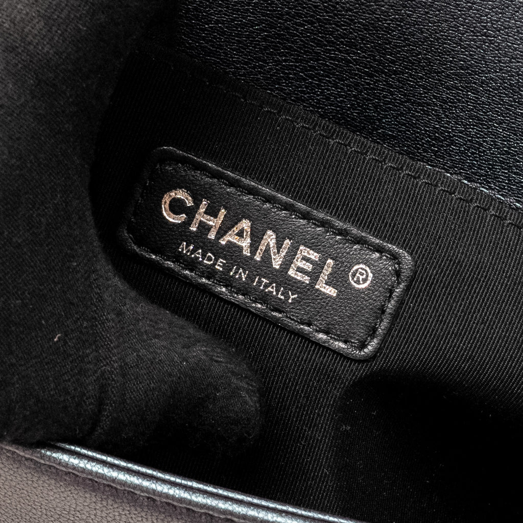 CHANEL MEDIUM BOY BAG GOATSKIN IRIDESCENT PURPLE MULTICOLOUR HARDWARE