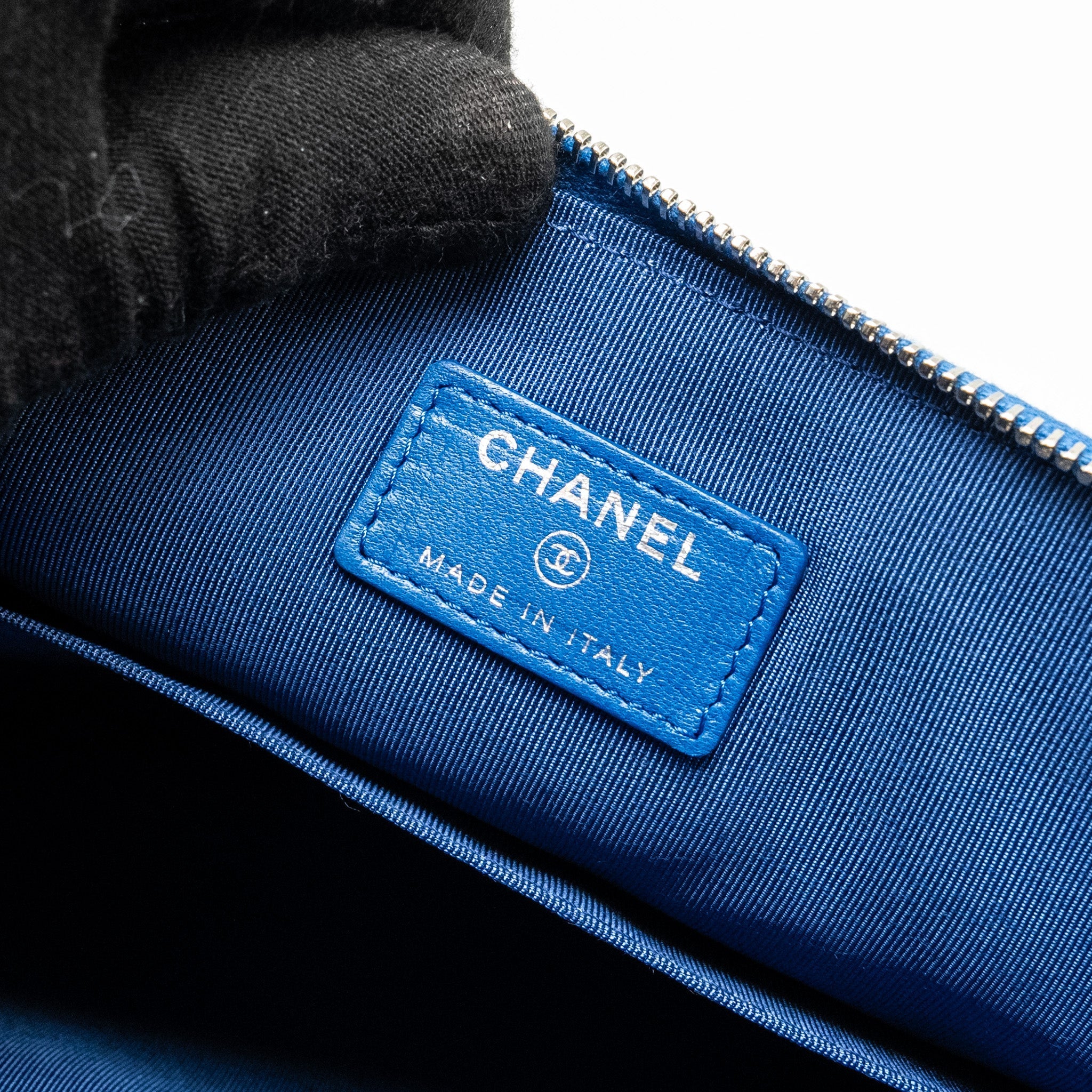 CHANEL QUILTED O-CASE POUCH TWEED/LEATHER BLUE/MULTICOLOUR SHW