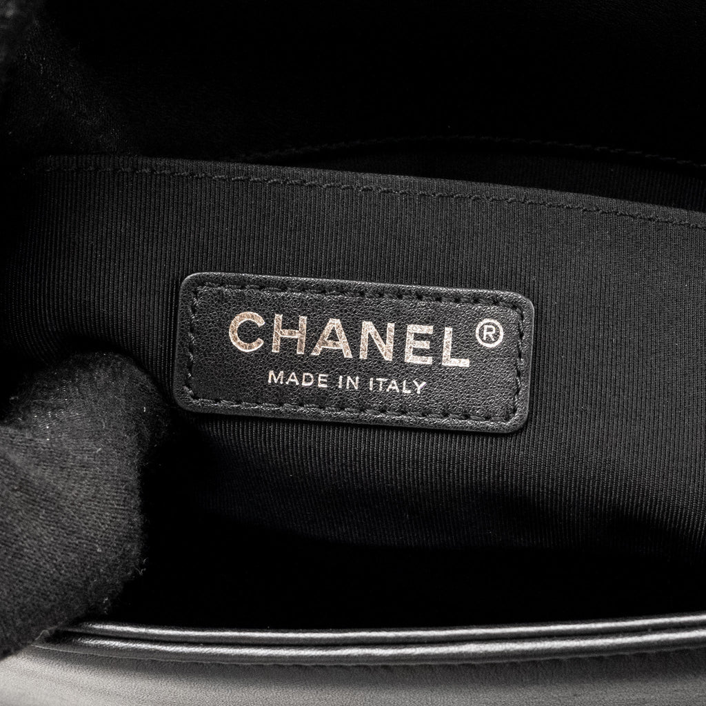 CHANEL SMALL BOY BAG CHEVRON CALFSKIN WHITE/BLACK RUTHENIUM SILVER HARDWARE
