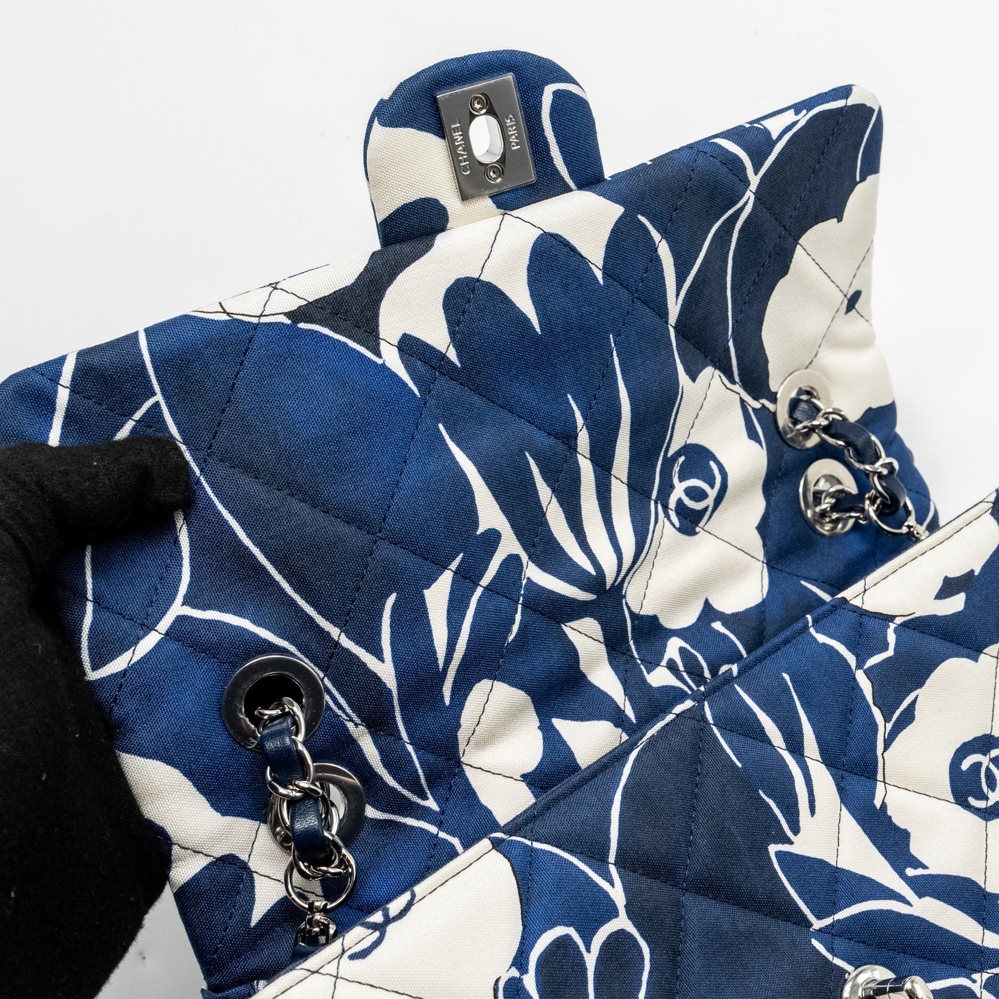 CHANEL MEDIUM LIMITED EDITION FLORA PRINTED CLASSIC FLAP BAG SILK BLUE/WHITE SHW (MICROCHIP)