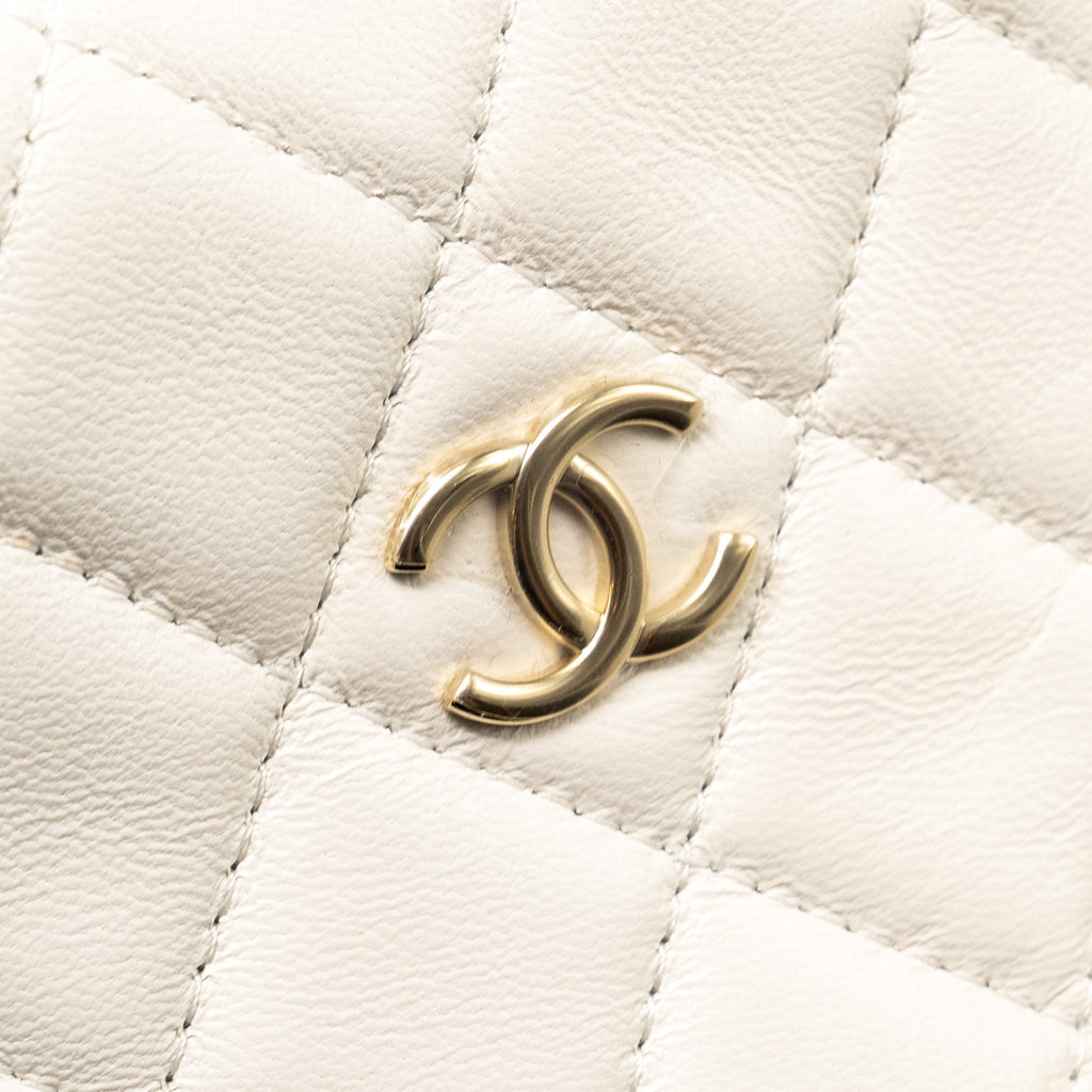 CHANEL 23C ROUND CLUTCH LAMBSKIN WHITE LGHW (MICROCHIP)