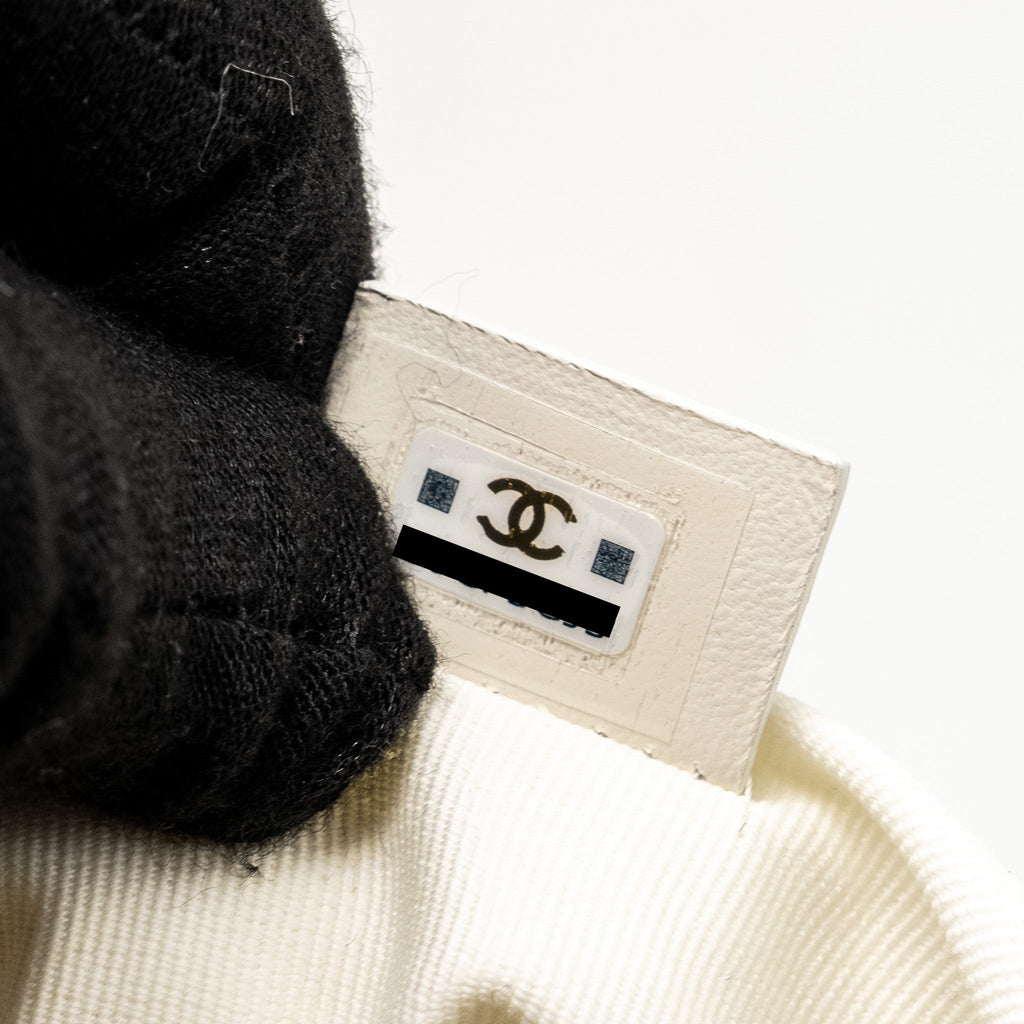 CHANEL 23C ROUND CLUTCH LAMBSKIN WHITE LGHW (MICROCHIP)