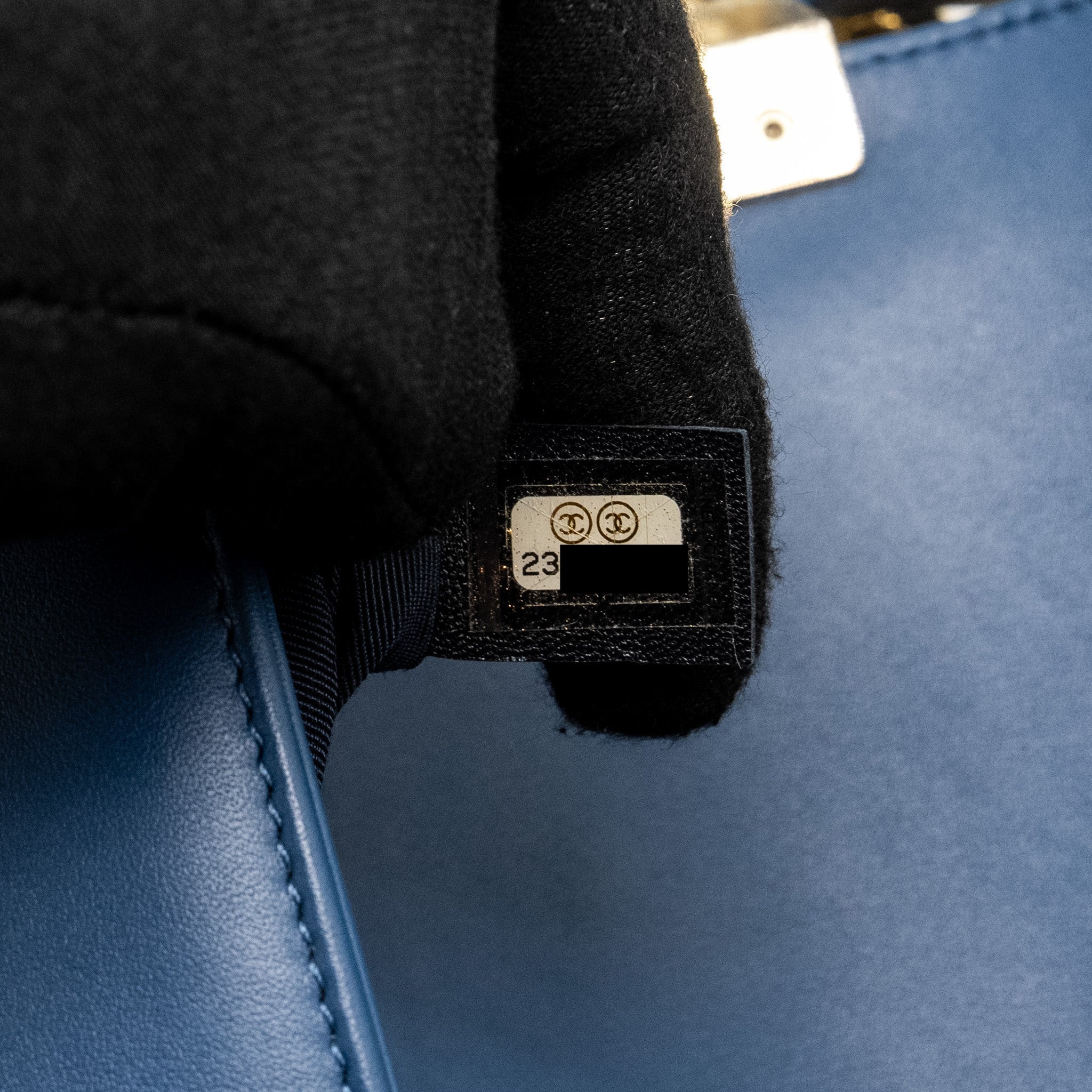 CHANEL MEDIUM CHEVRON BOY BAG CALFSKIN BLUE GHW