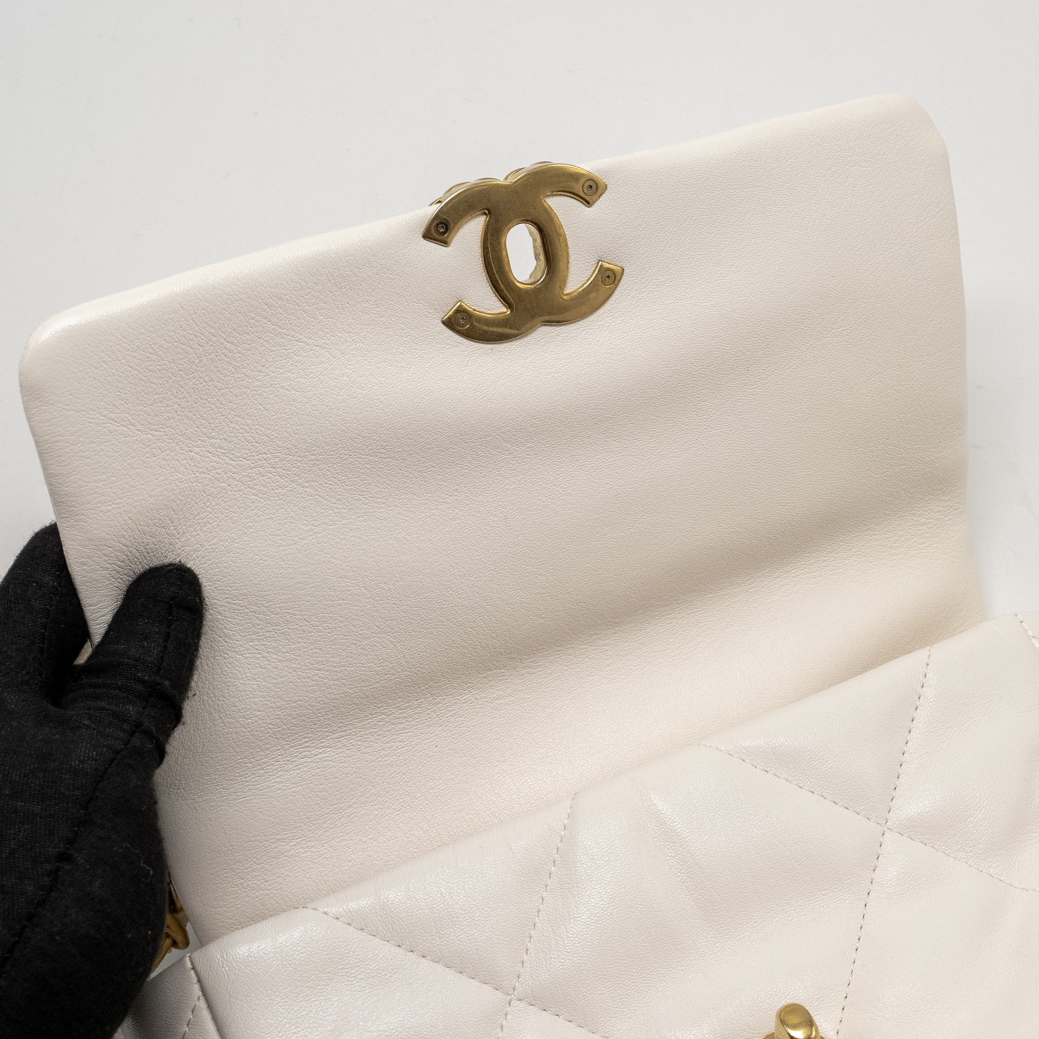 CHANEL SMALL 19 BAG LAMBSKIN WHITE MULTICOLOUR HARDWARE
