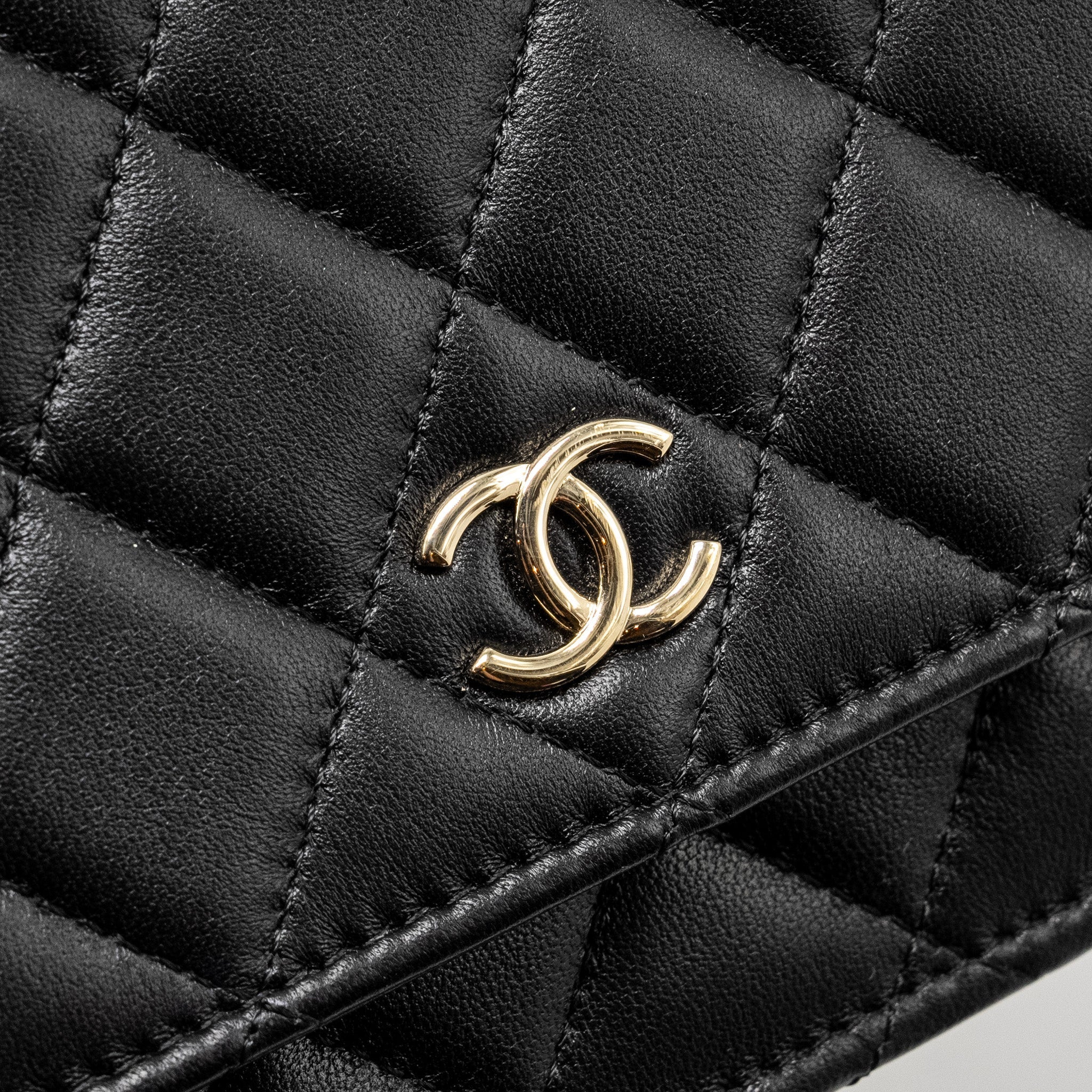 CHANEL PEARL CHAIN WALLET ON CHAIN LAMBSKIN BLACK LGHW(MICROCHIP)