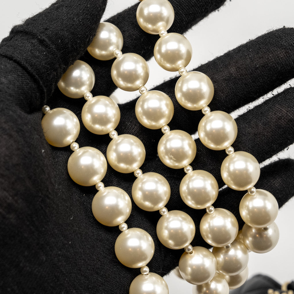 CHANEL PEARL CHAIN WALLET ON CHAIN LAMBSKIN BLACK LGHW(MICROCHIP)