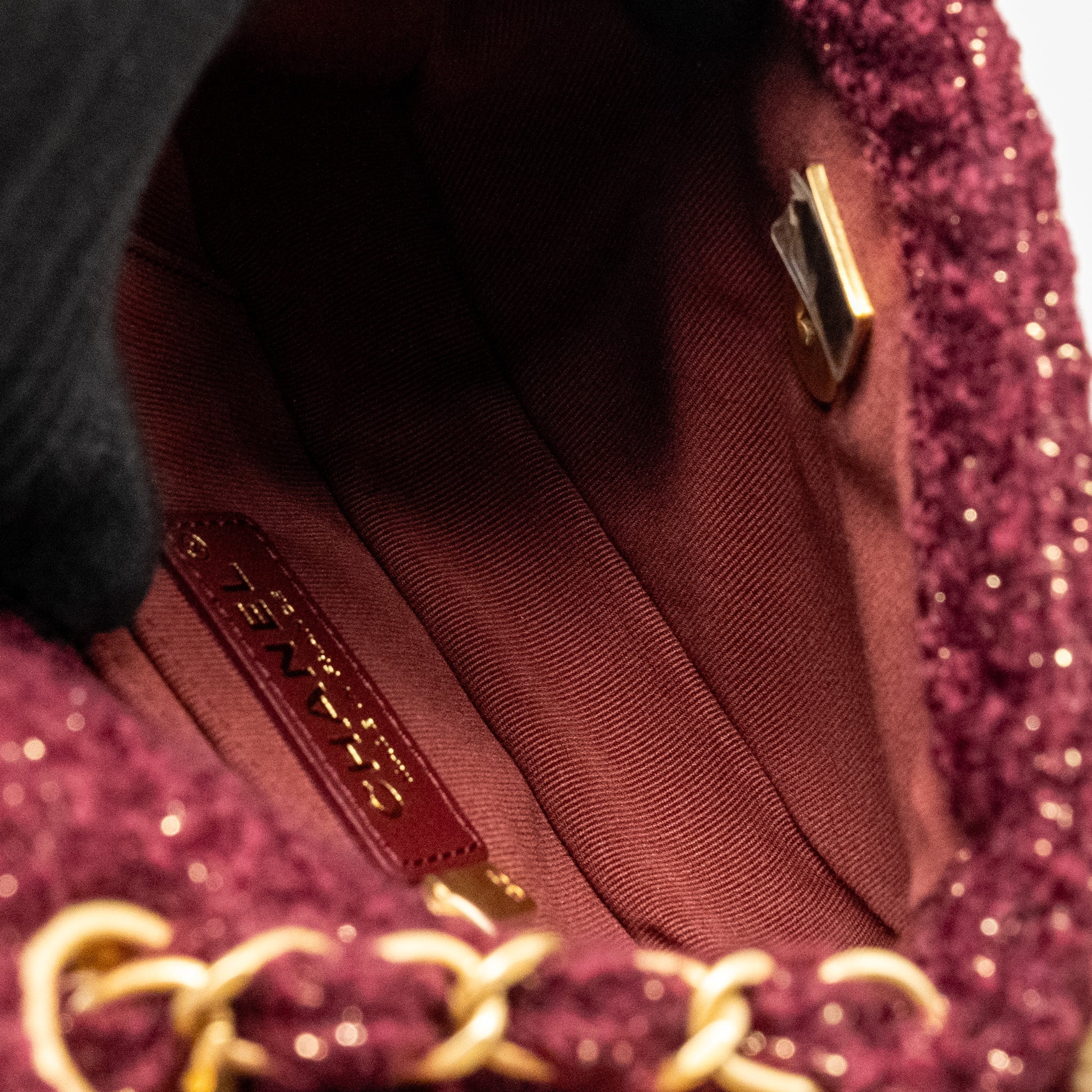 CHANEL 22K MINI MESSENGER FLAP BAG SHEARLING/TWEED BURGUNDY/BEIGE GHW (MICROCHIP)