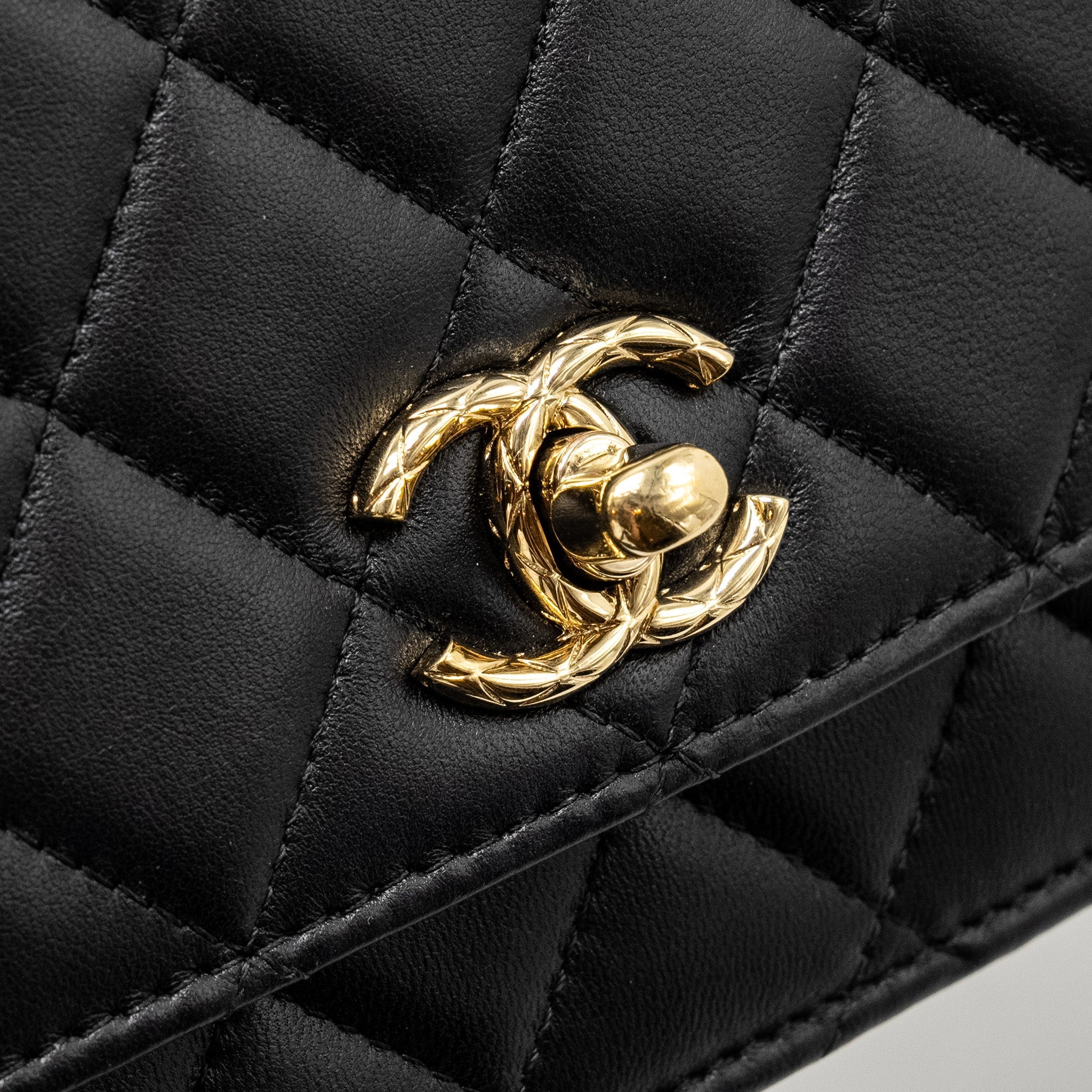 CHANEL TRENDY CC WALLET ON CHAIN LAMBSKIN BLACK LGHW (MICROCHIP)