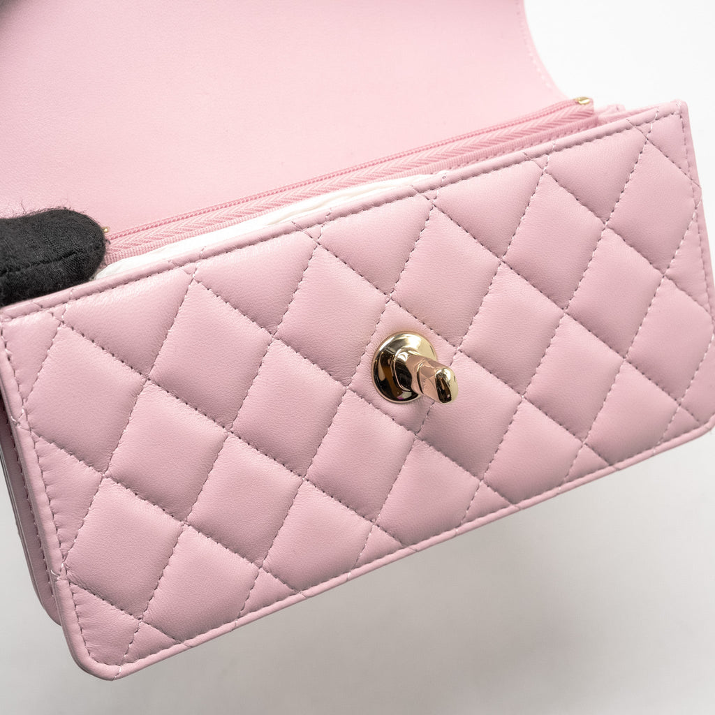 CHANEL PEARL DETAILED TOP HANDEL WALLET ON CHAIN LAMBSKIN PINK LGHW (MICROCHIP)