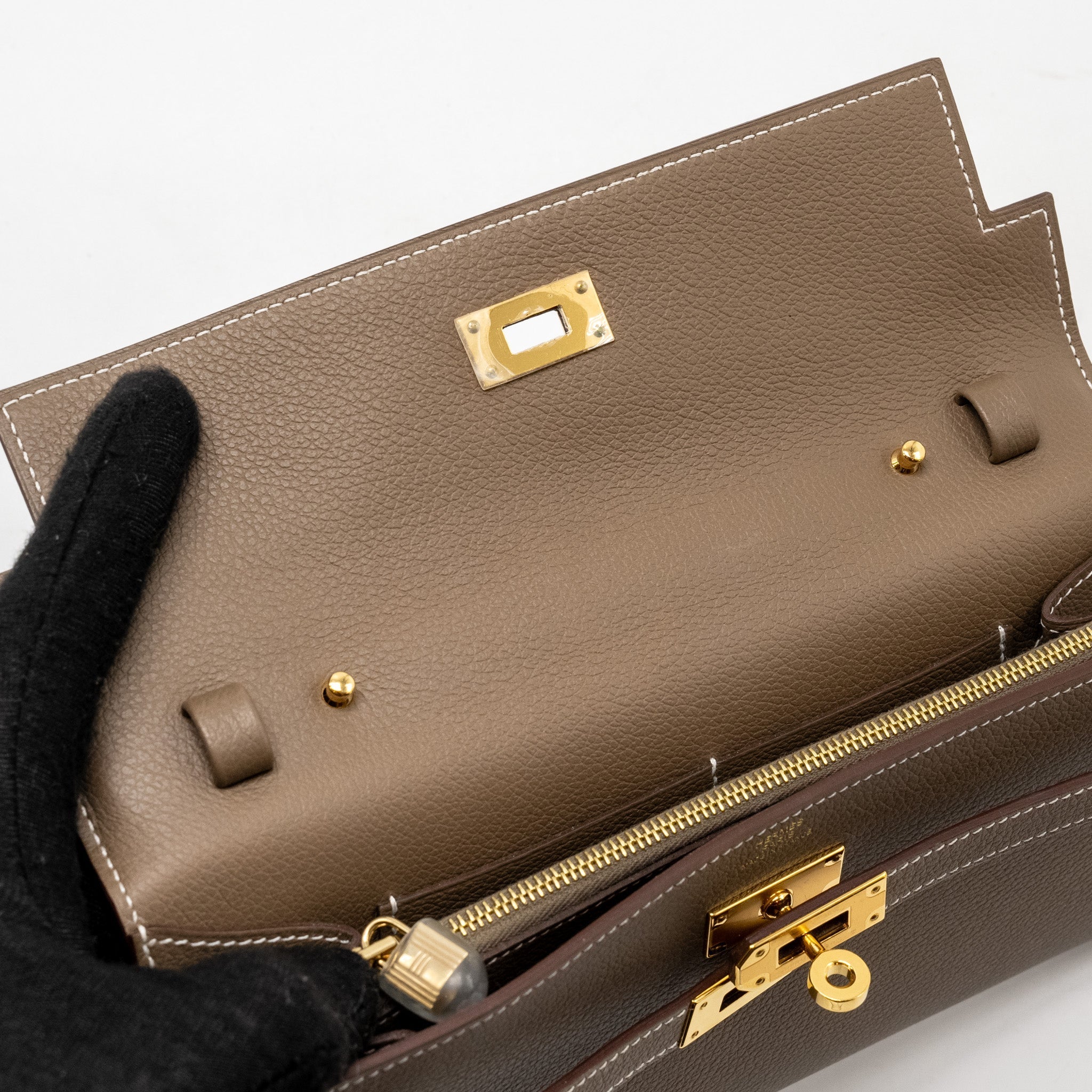 HERMES KELLY TO GO EVERCOLOR ETOUPE GHW