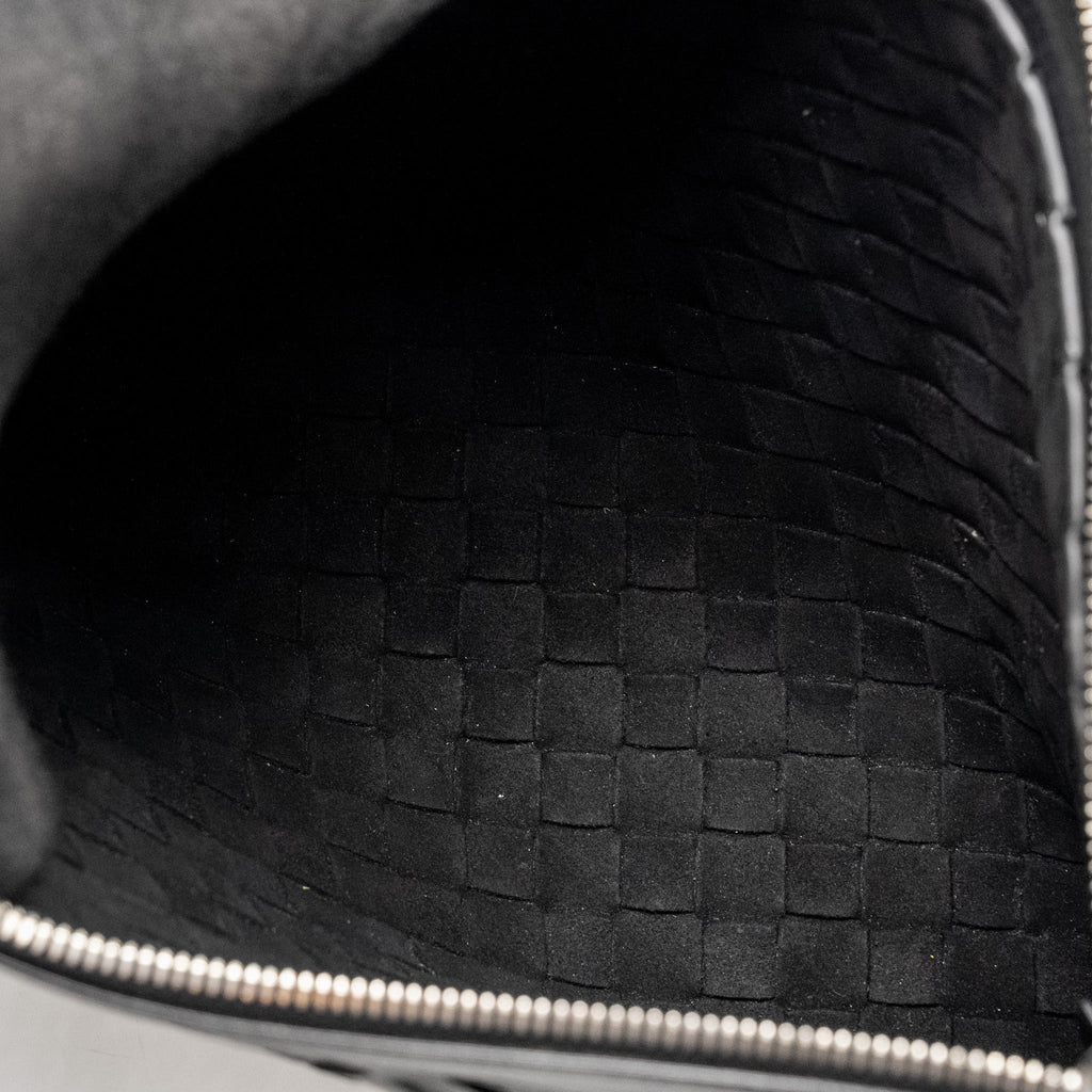 BOTTEGA VENETA INTRECCIATO POUCH CALFSKIN BLACK SHW