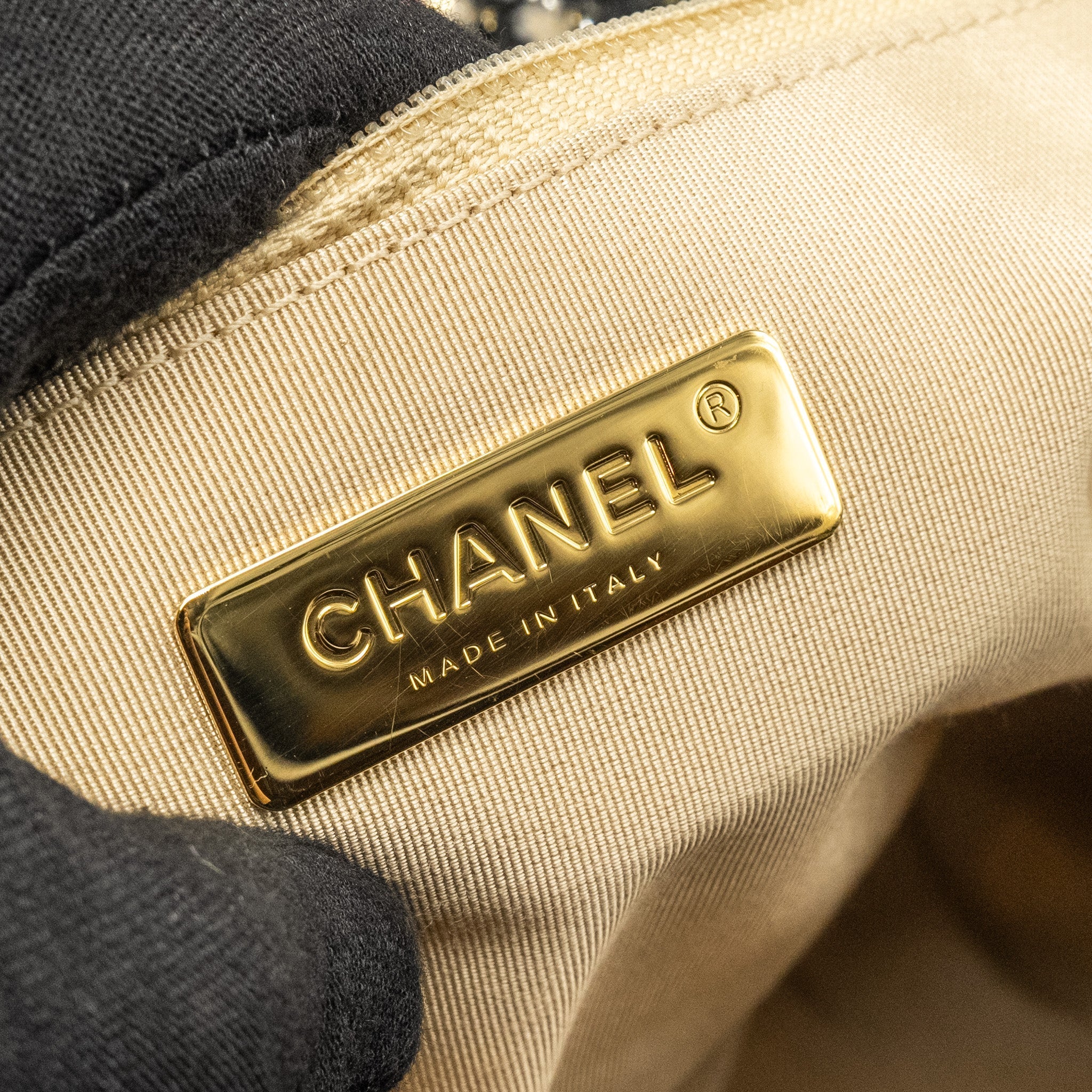 CHANEL MAXI 19 BAG TWEED BEIGE/BLACK MULTICOLOUR HARDWARE