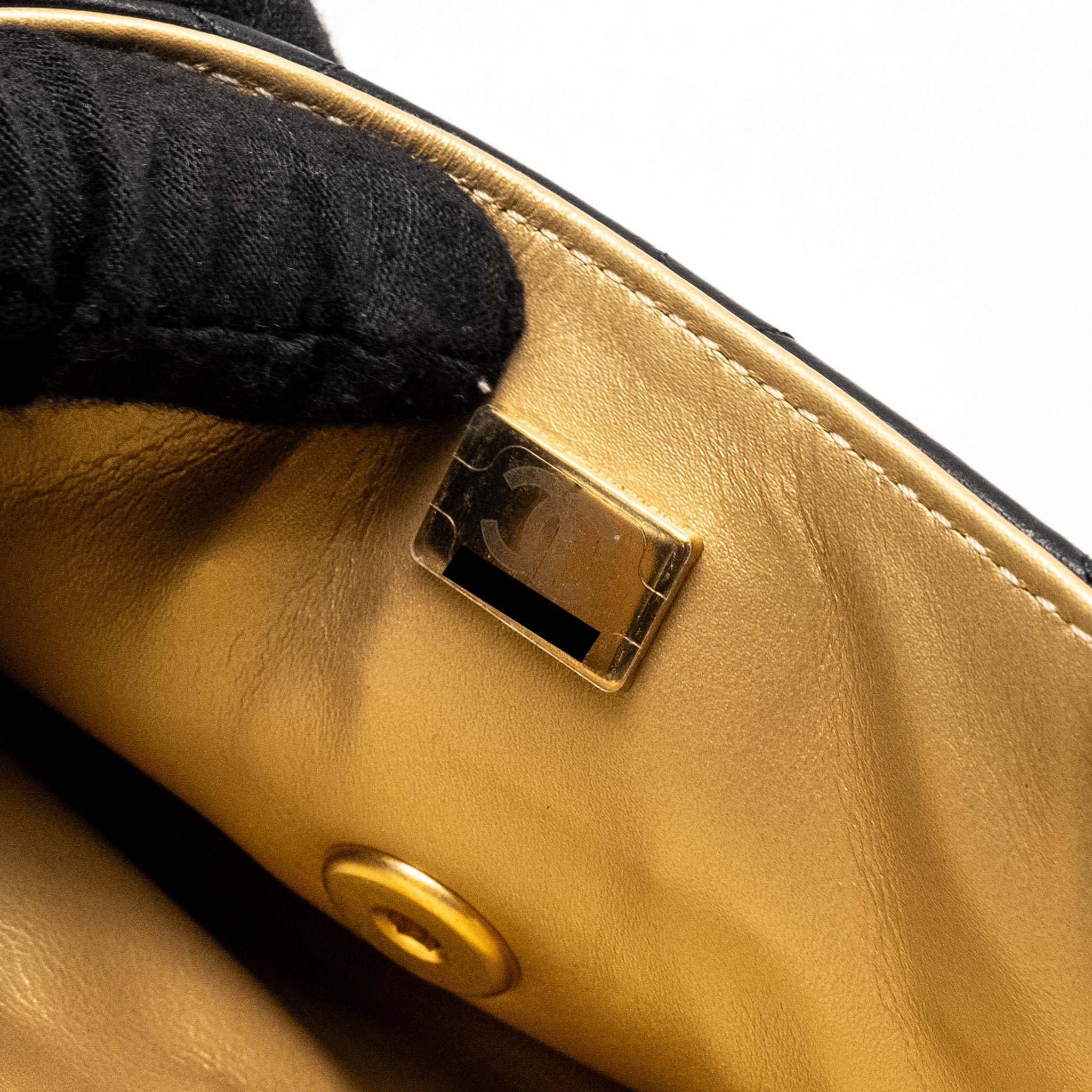 CHANEL 22A BUTTON ON CHAIN FLAP BAG LAMBSKIN BLACK GHW (MICROCHIP)