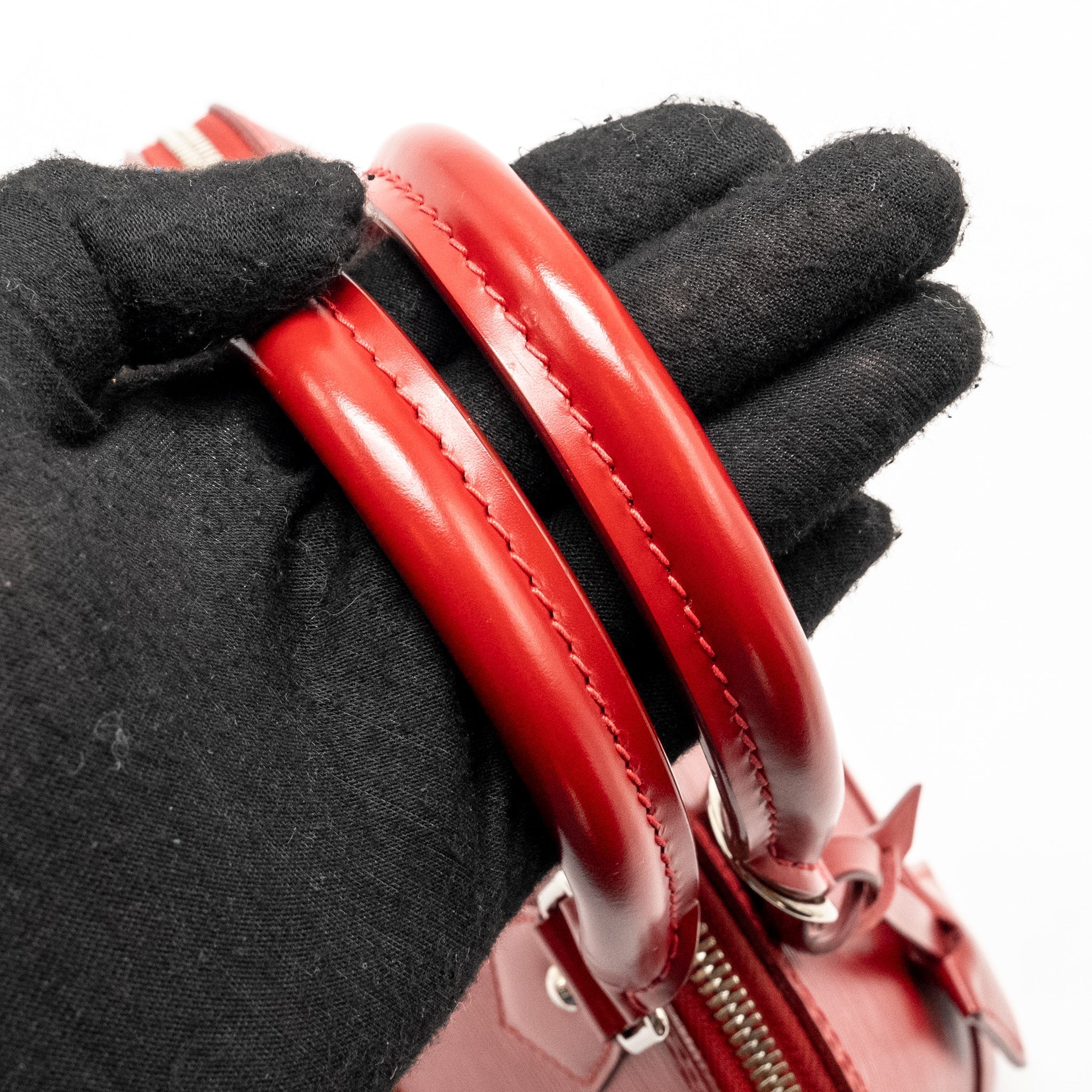 LOUIS VUITTON ALMA BB EPI RED SHW