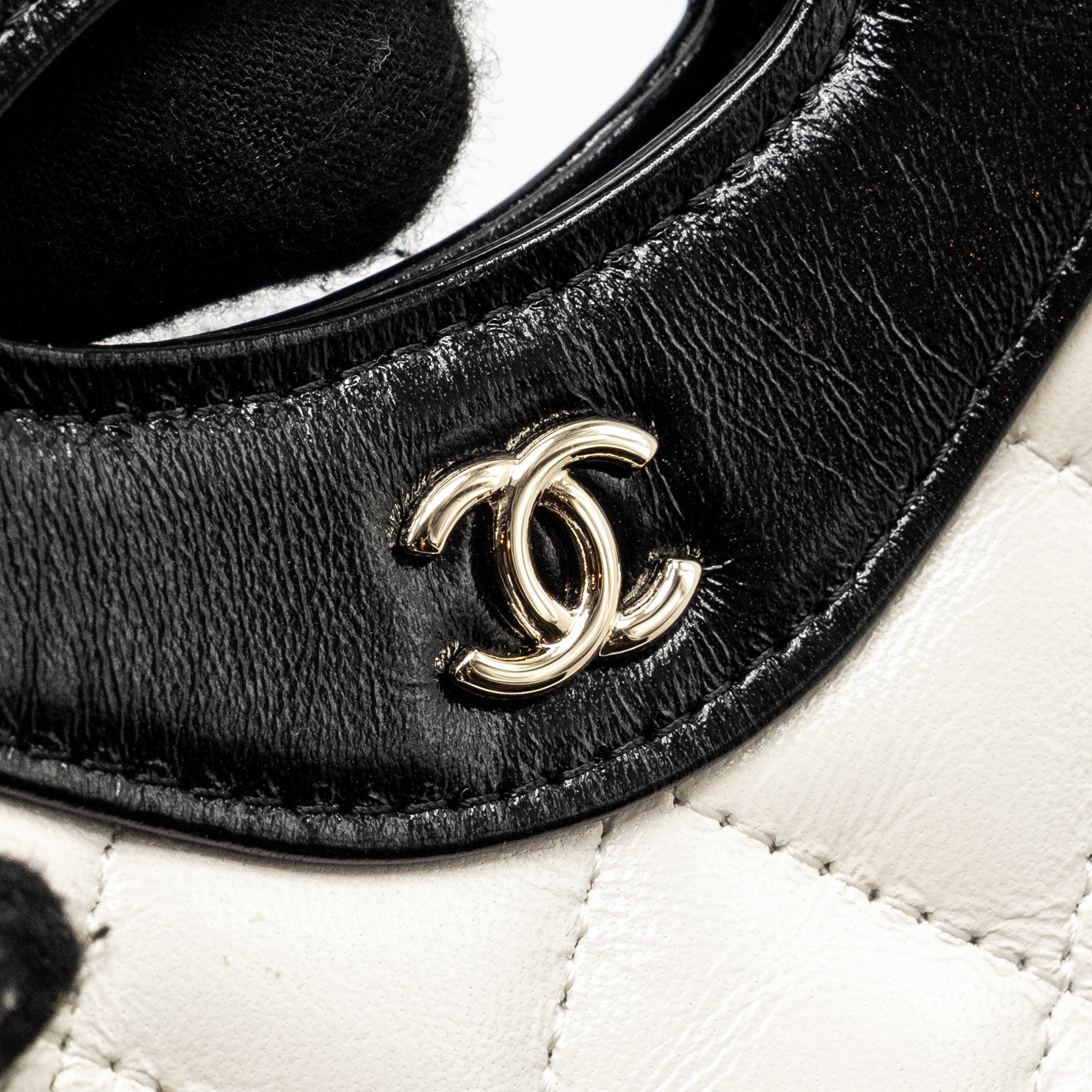 CHANEL 31 NANO CLUTCH WITH CHAIN SHINY LAMBSKIN WHITE/BLACK LGHW (MICROCHIP)