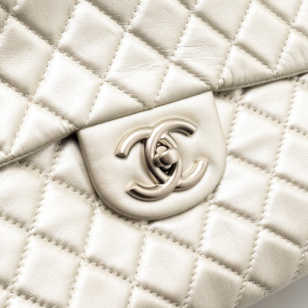 CHANEL CLASSIC QUILTED FLAP BAG LAMBSKIN METALLIC PALE GOLD SHW