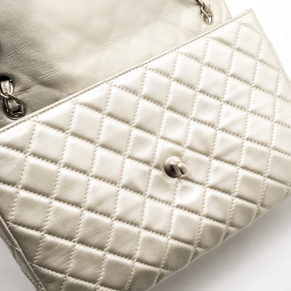 CHANEL CLASSIC QUILTED FLAP BAG LAMBSKIN METALLIC PALE GOLD SHW