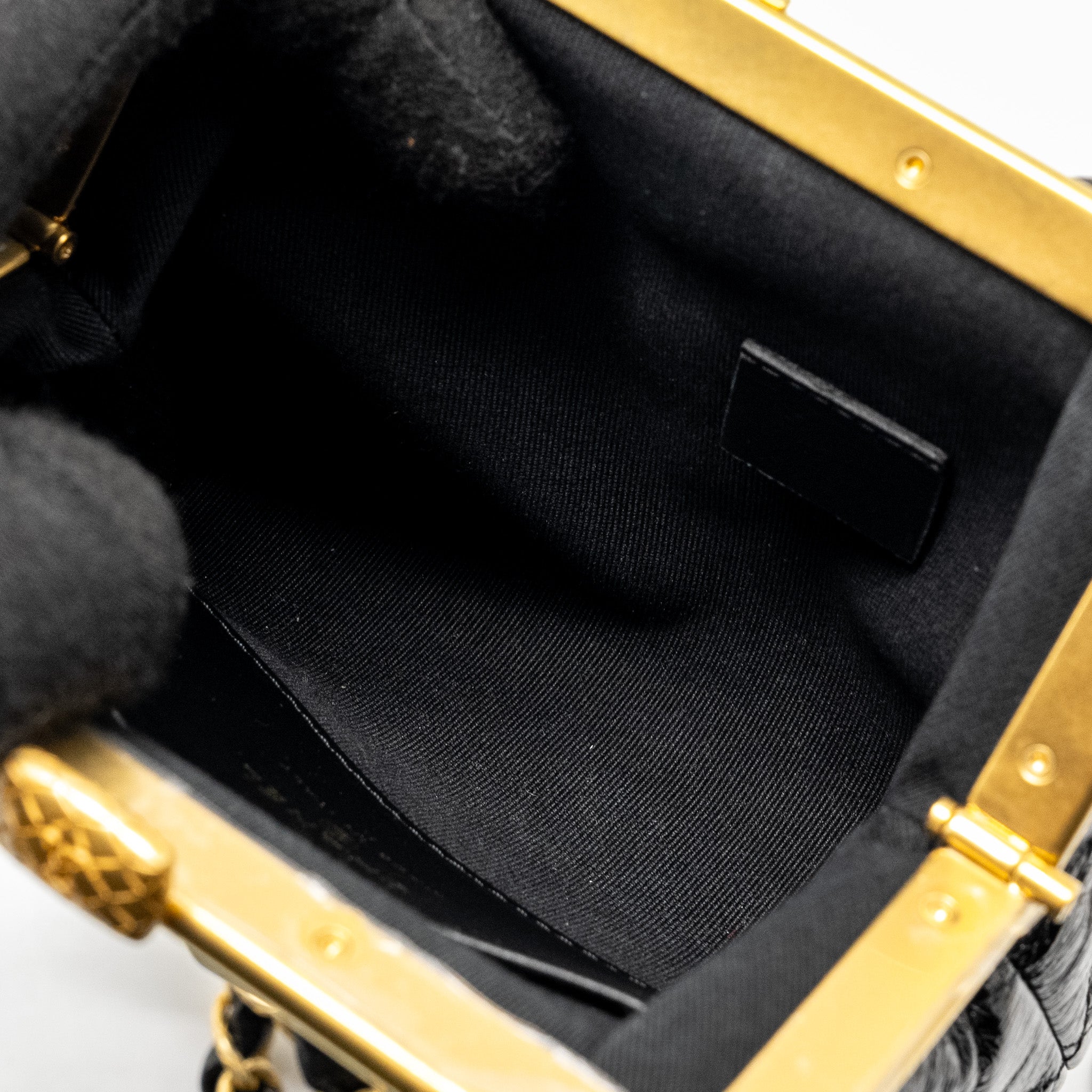 CHANEL 24A BOWKNOT CLUTCH WITH CHAIN PATENT CRUMPLED LAMBSKIN/SHINY LAMBSKIN BLACK GHW (MICROCHIP)