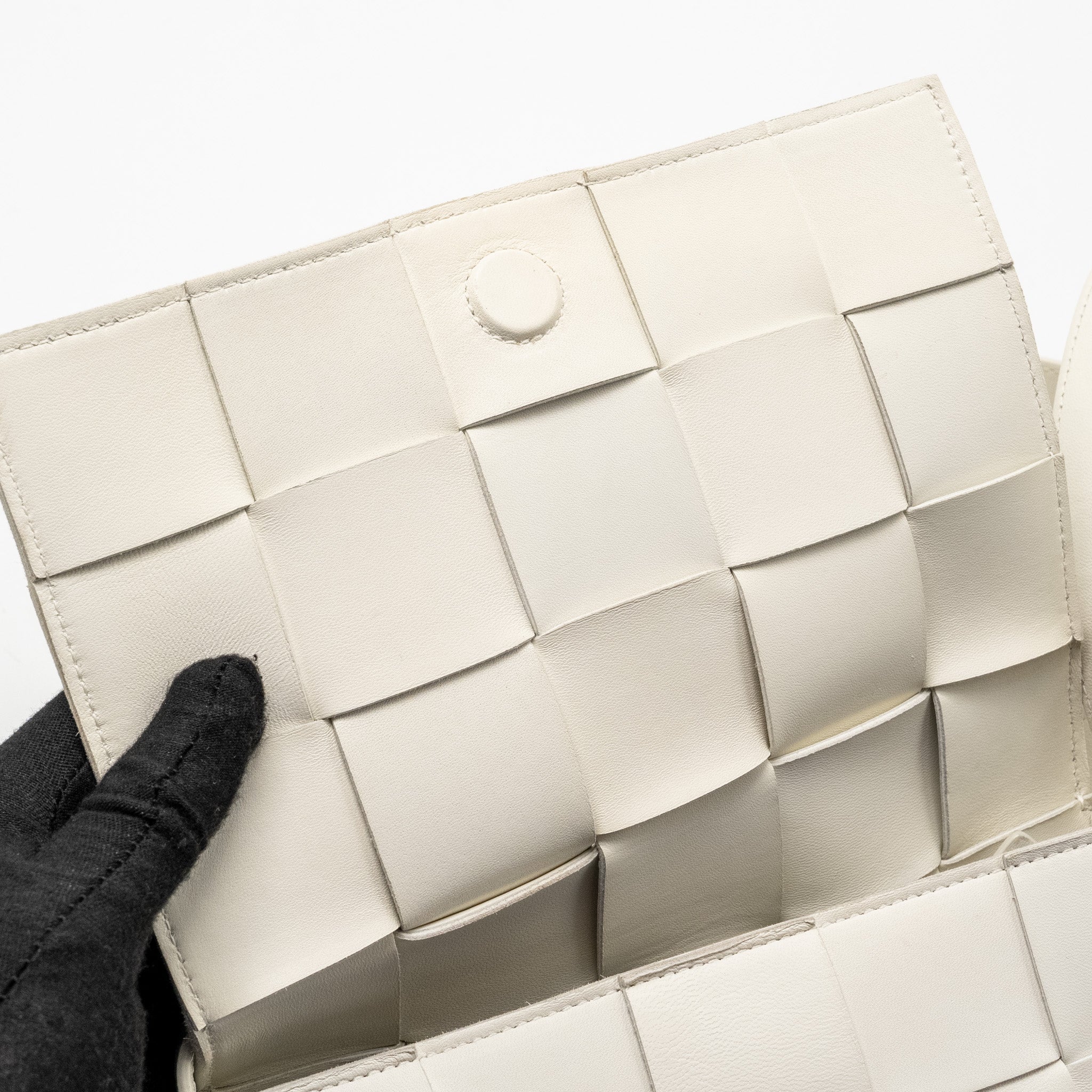 BOTTEGA VENETA SMALL CASSETTE BAG LAMBSKIN WHITE SHW