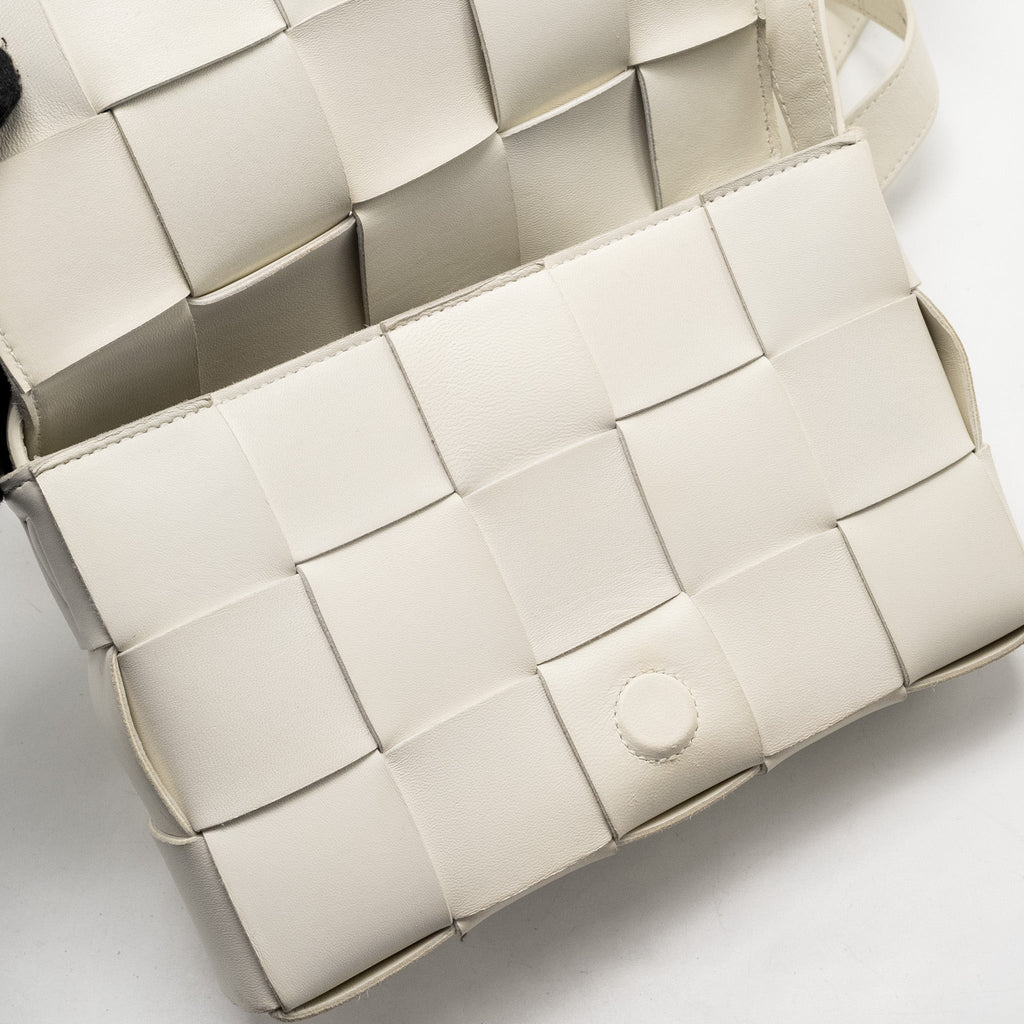 BOTTEGA VENETA SMALL CASSETTE BAG LAMBSKIN WHITE SHW