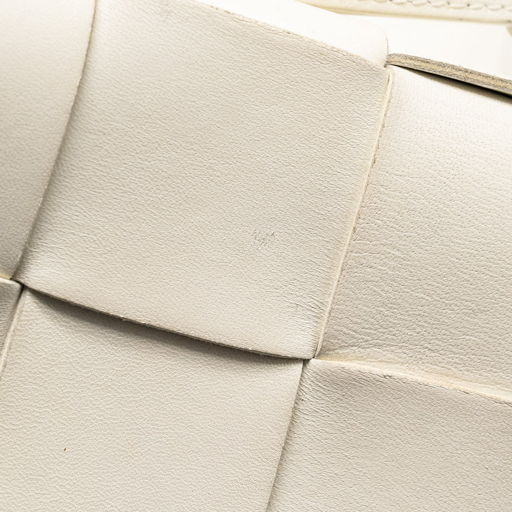 BOTTEGA VENETA SMALL CASSETTE BAG LAMBSKIN WHITE SHW