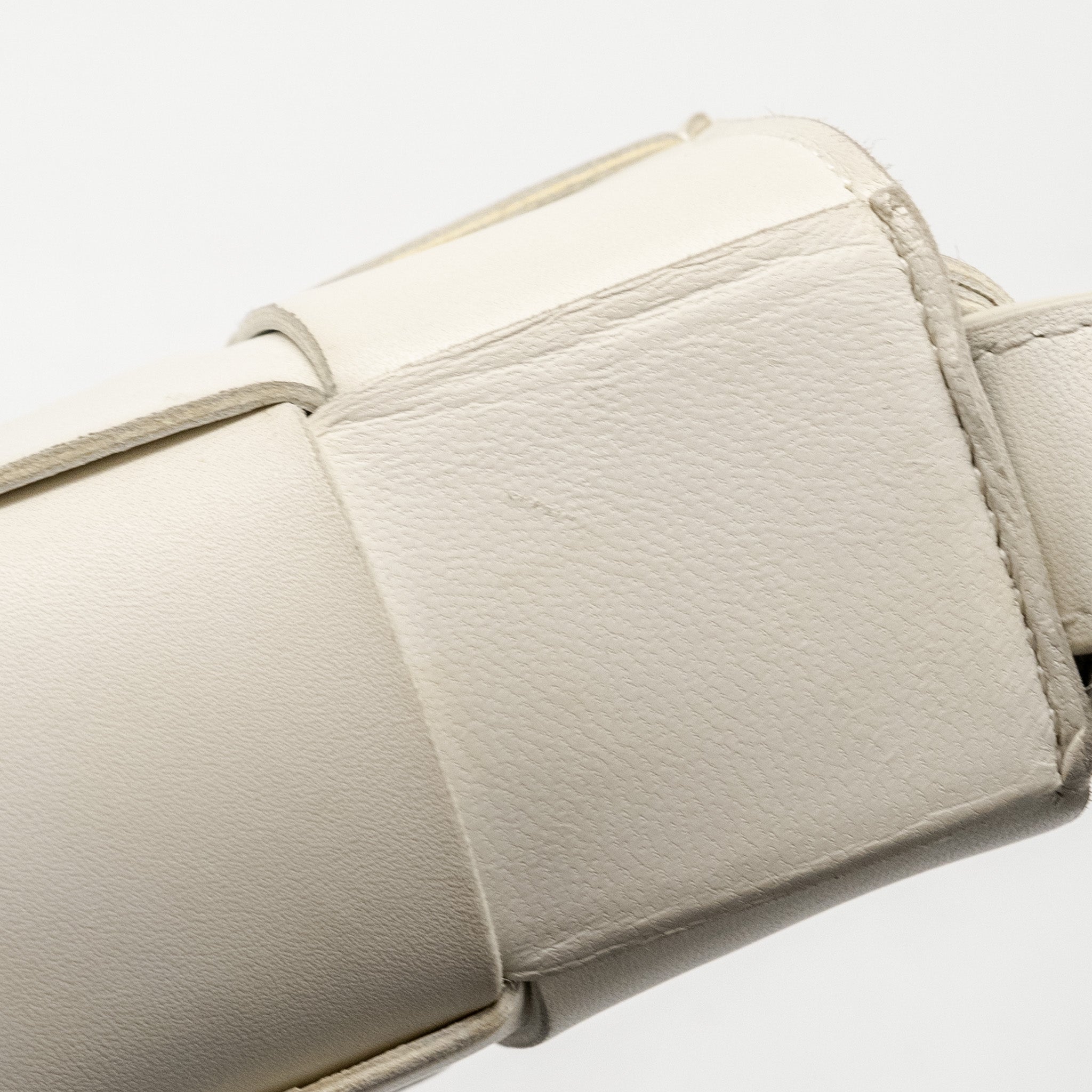 BOTTEGA VENETA SMALL CASSETTE BAG LAMBSKIN WHITE SHW