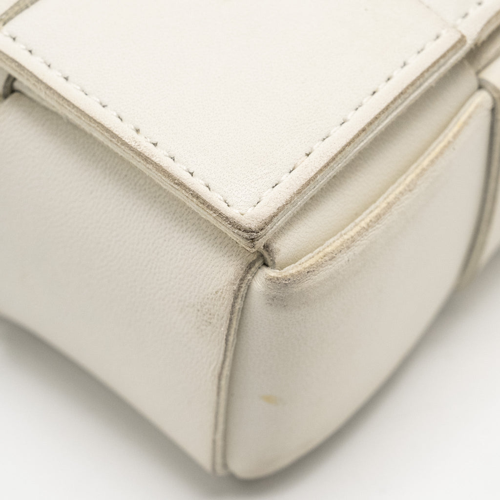 BOTTEGA VENETA SMALL CASSETTE BAG LAMBSKIN WHITE SHW