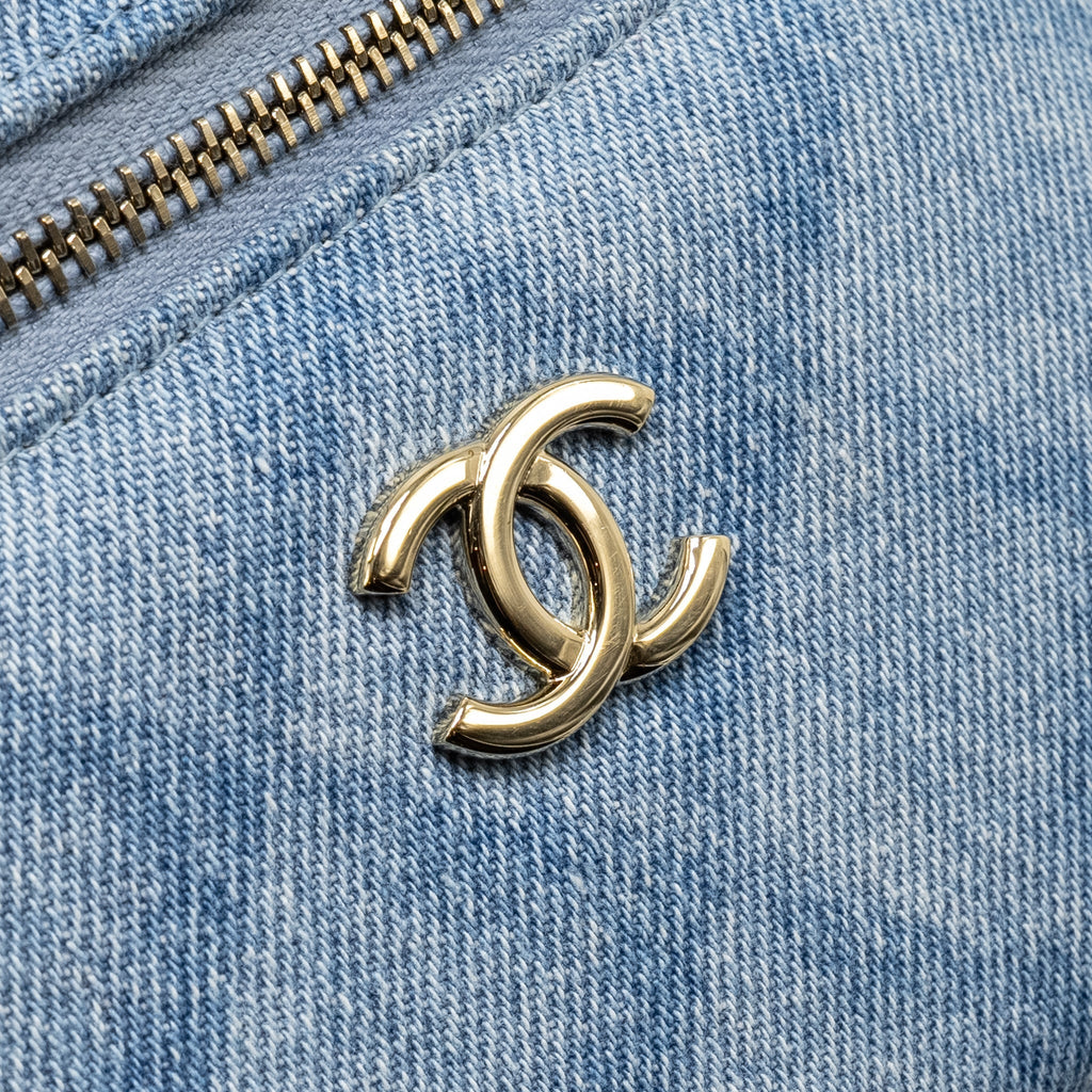 CHANEL VANITY CASE WITH CHAIN DENIM BLUE LGHW (MICROCHIP)