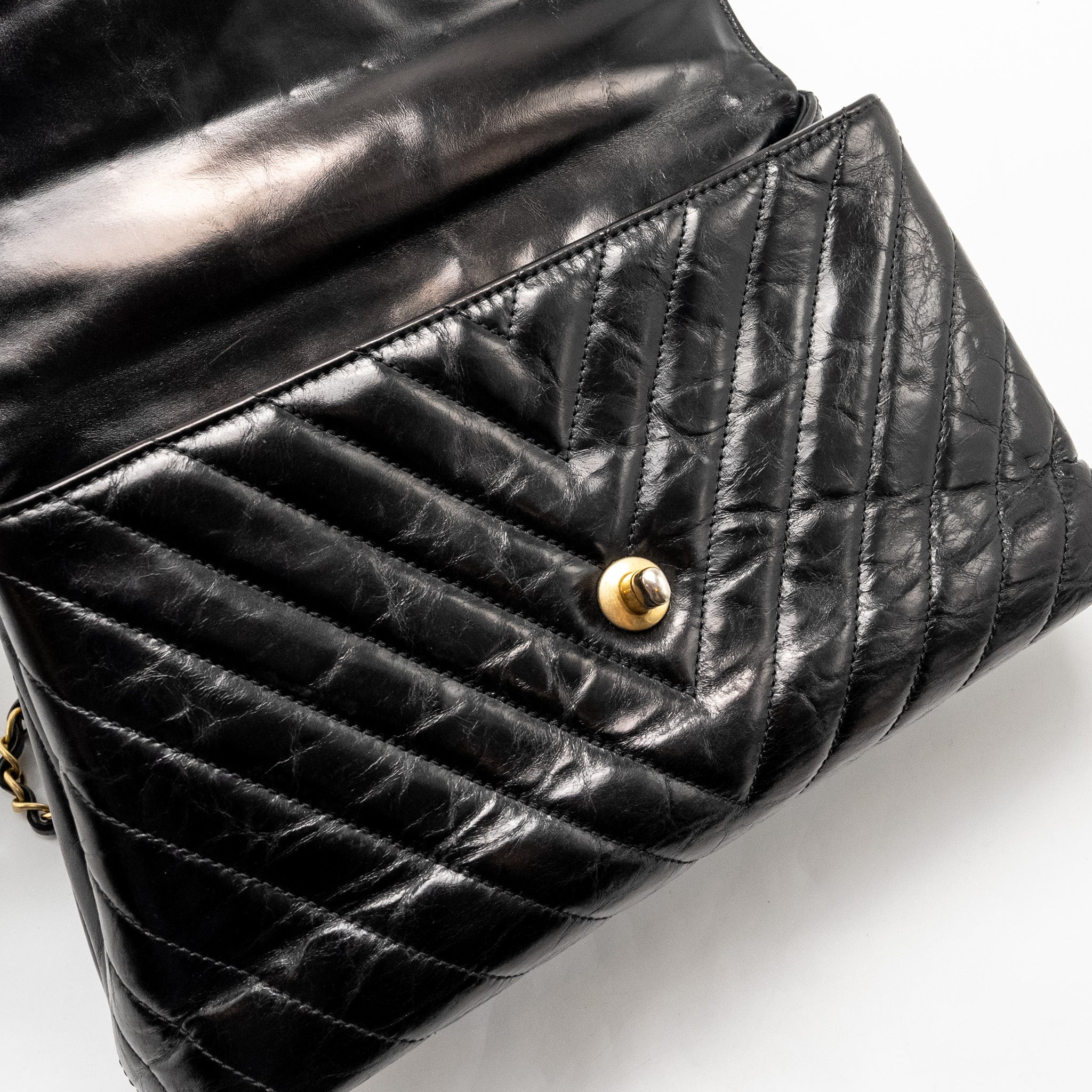 CHANEL MEDIUM COCO HANDLE CHEVRON CALFSKIN BLACK GHW