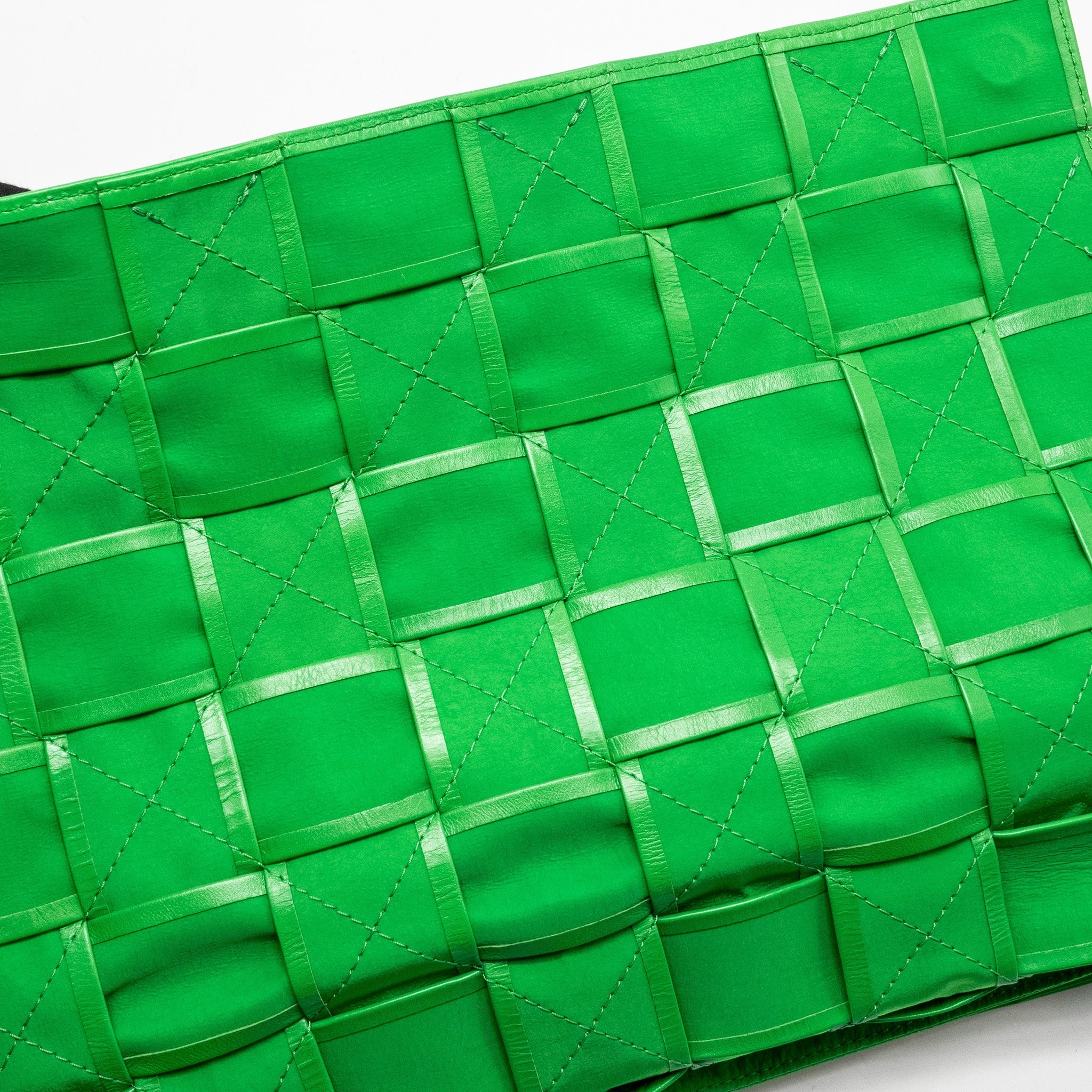 BOTTEGA VENETA MAXI CASSETTE BAG LAMBSKIN GREEN SHW
