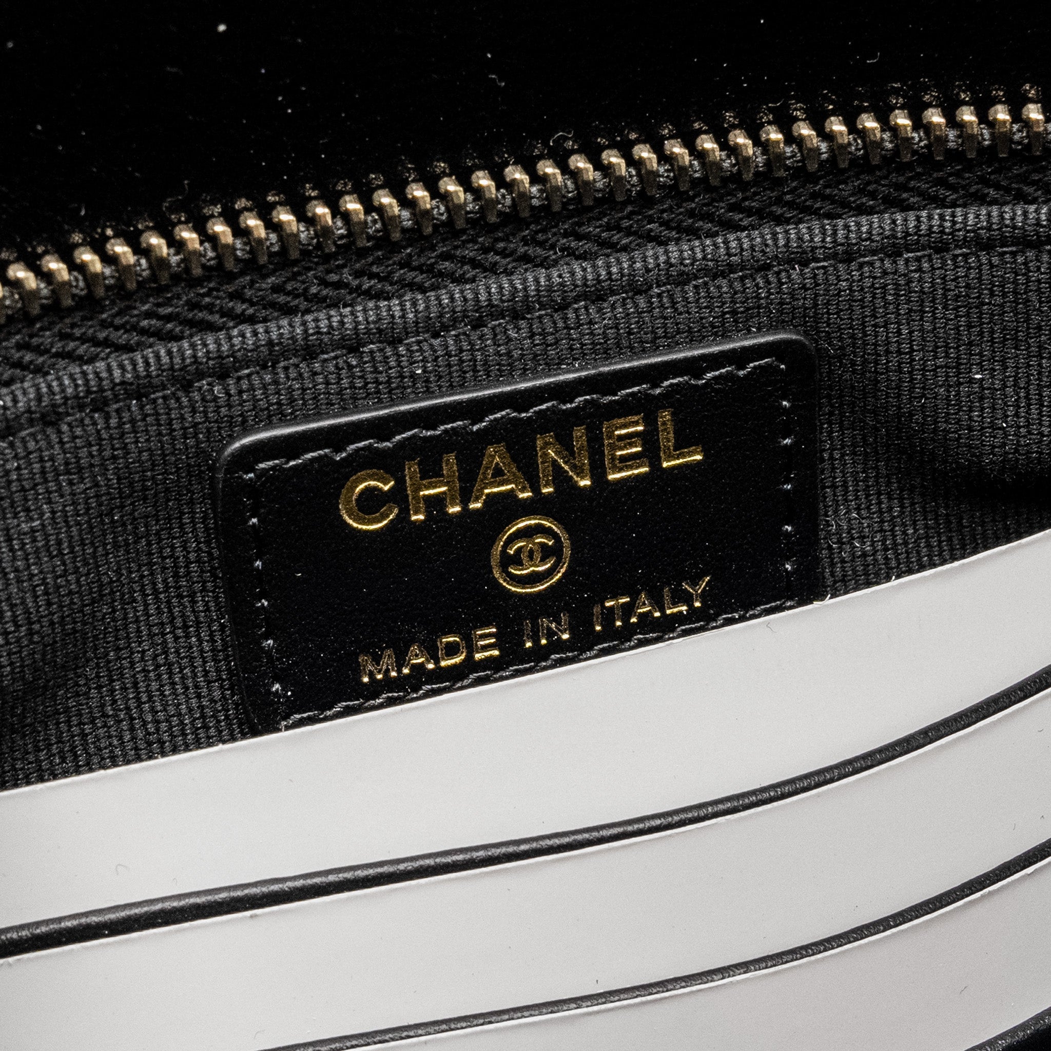 CHANEL 31 WALLET ON CHAIN SHINY CALFSKIN BLACK LGHW (MICROCHIP)