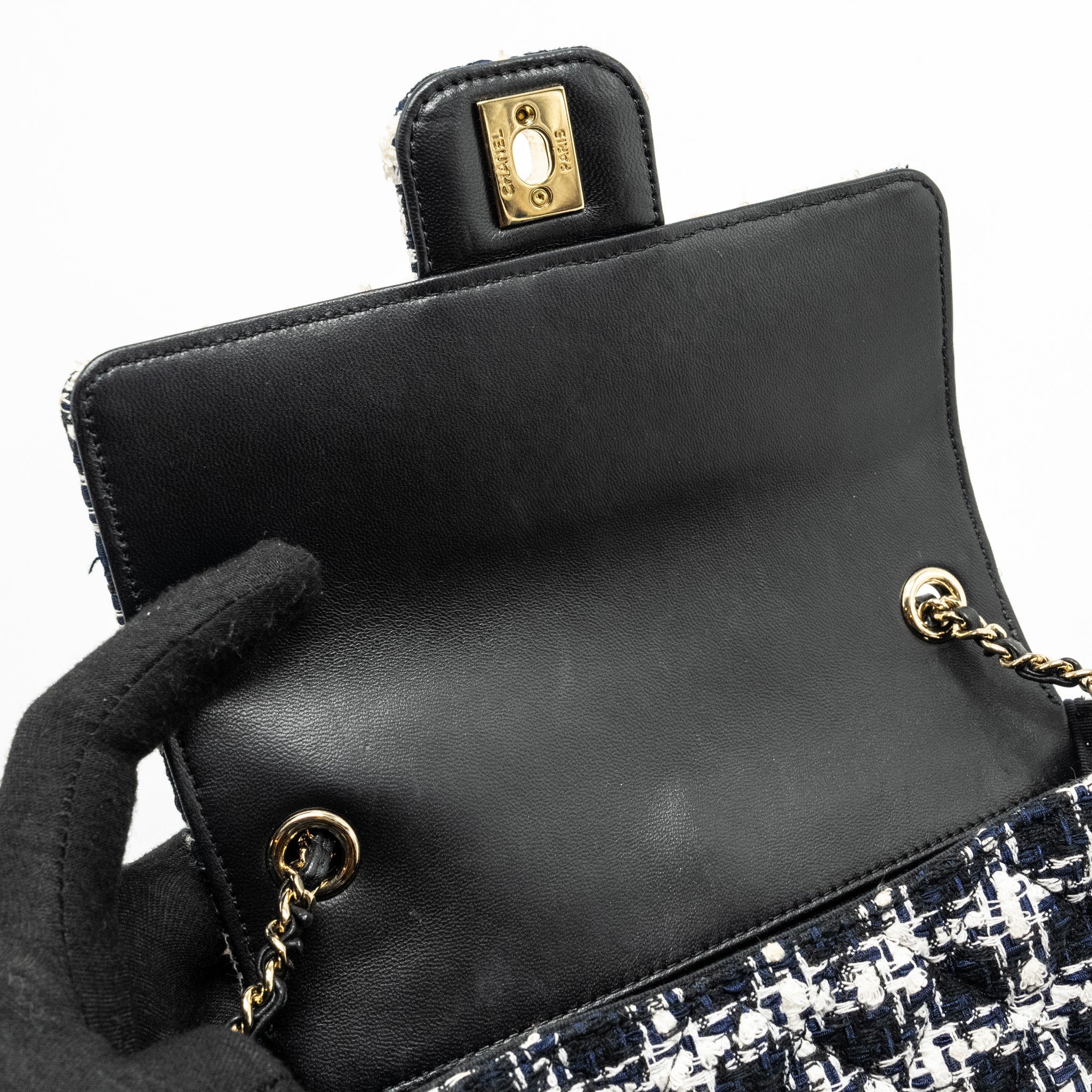 CHANEL MINI FLAP BAG WITH DETAILED CHAIN TWEED BLACK/WHITE LGHW (MICROCHIP)