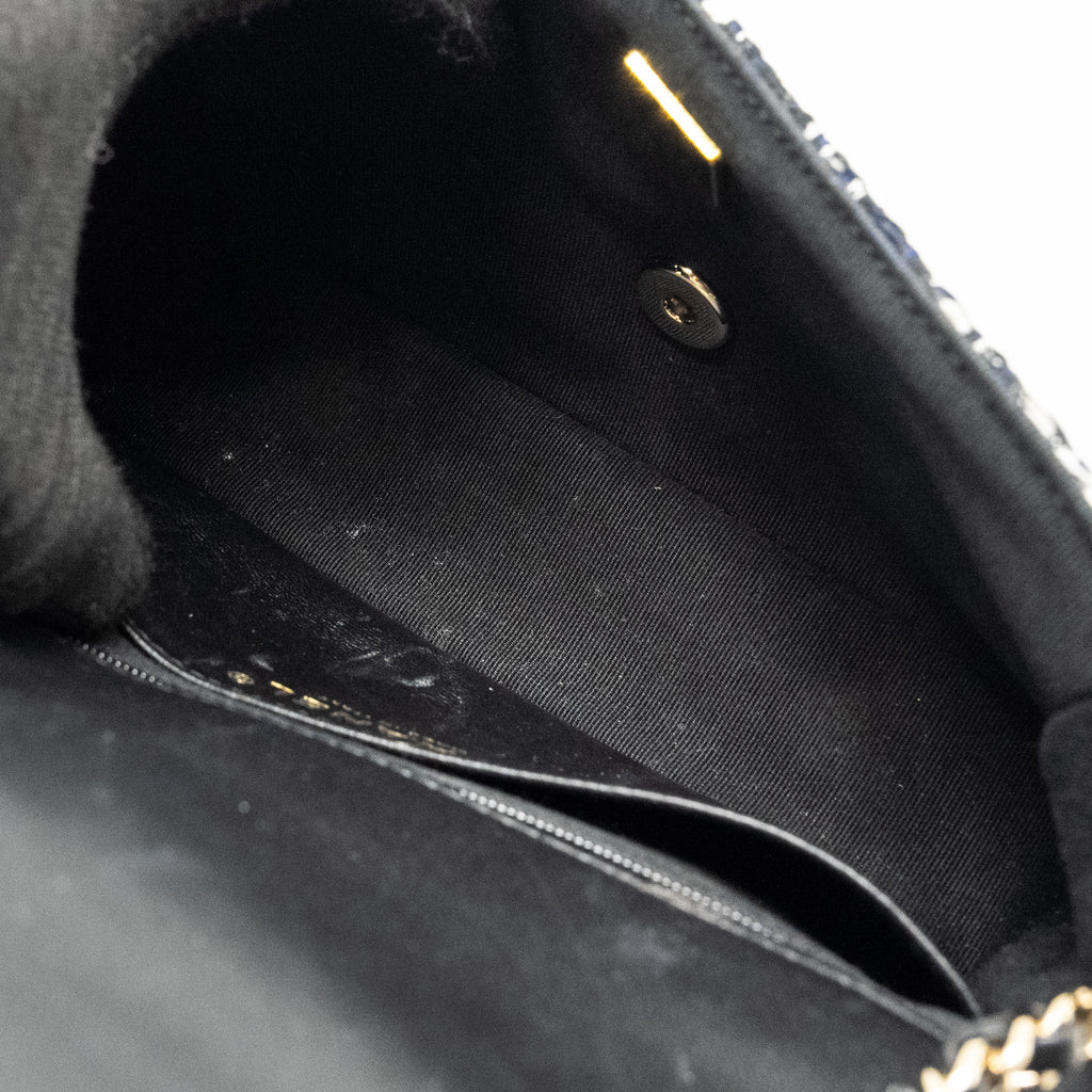 CHANEL MINI FLAP BAG WITH DETAILED CHAIN TWEED BLACK/WHITE LGHW (MICROCHIP)