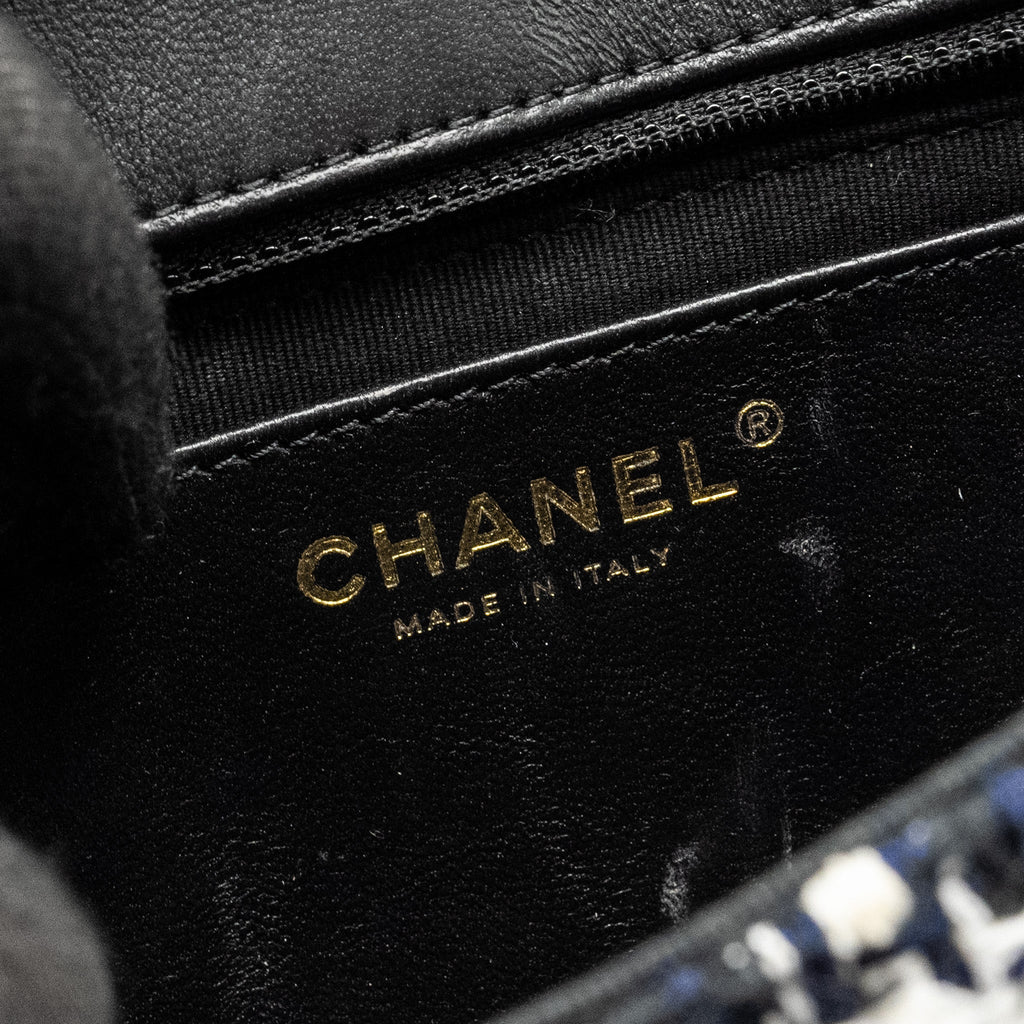CHANEL MINI FLAP BAG WITH DETAILED CHAIN TWEED BLACK/WHITE LGHW (MICROCHIP)
