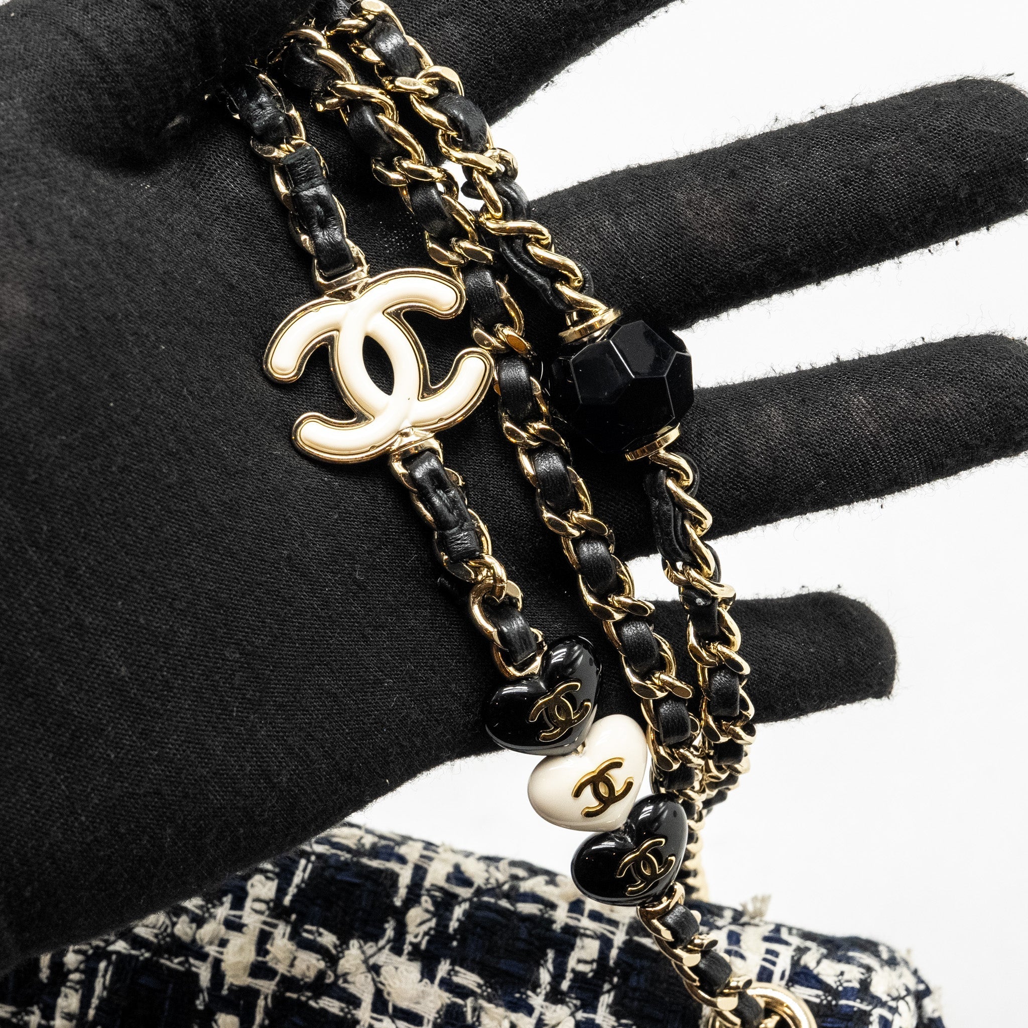 CHANEL MINI FLAP BAG WITH DETAILED CHAIN TWEED BLACK/WHITE LGHW (MICROCHIP)