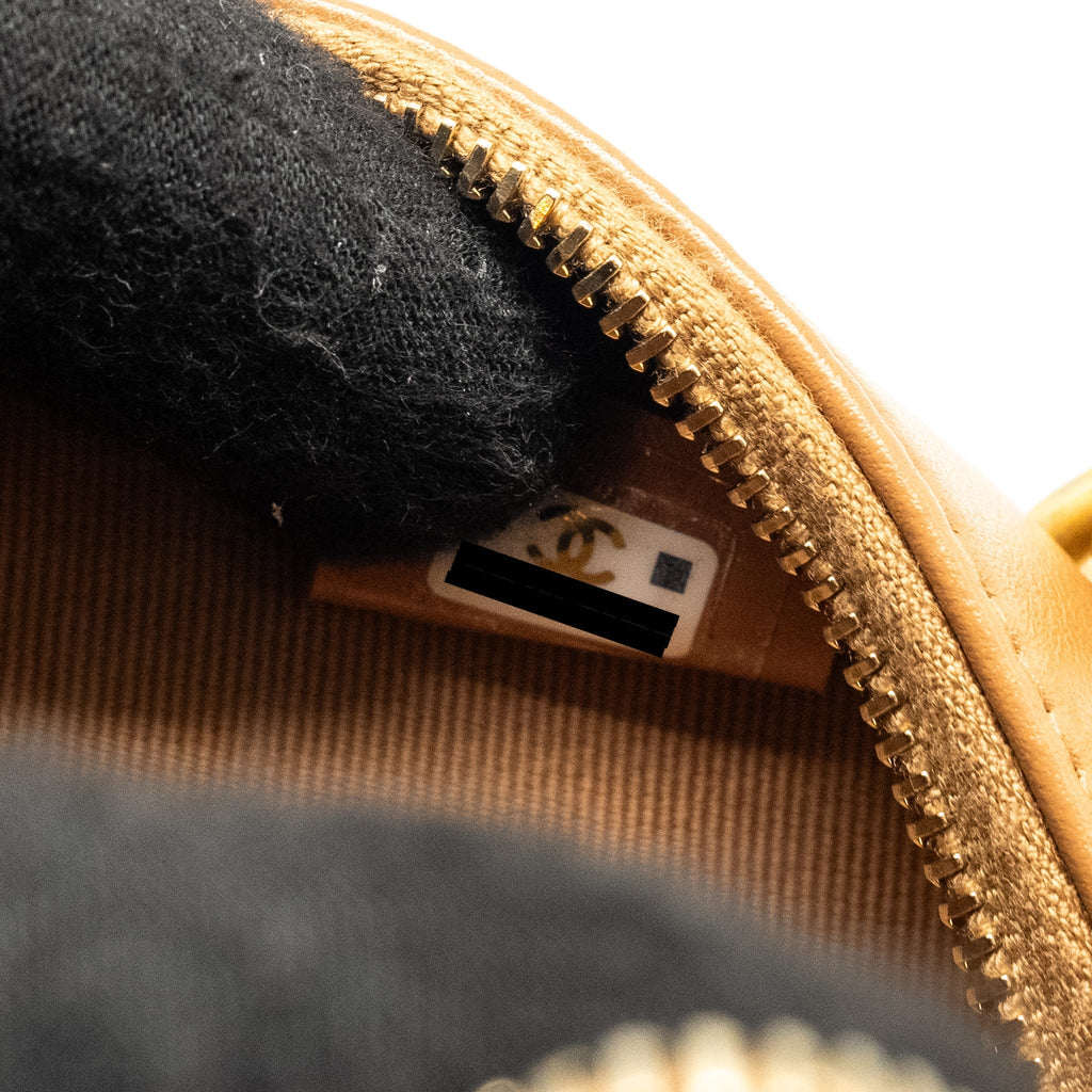 CHANEL 19 ROUND CLUTCH WITH CHAIN LAMBSKIN CARAMEL MULTICOLOUR HARDWARE (MICROCHIP)