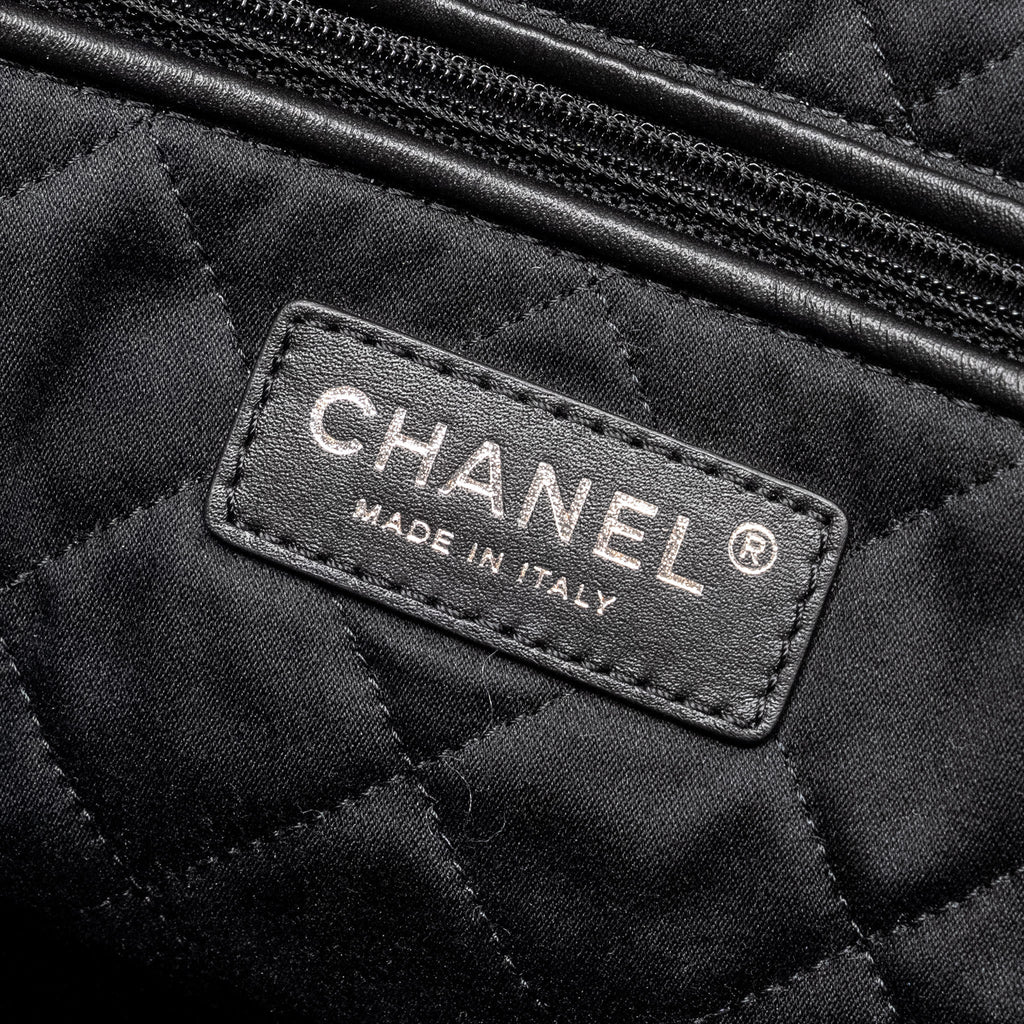 CHANEL MEDIUM 22 SHINY CALFSKIN BLACK SHW (MICROCHIP)