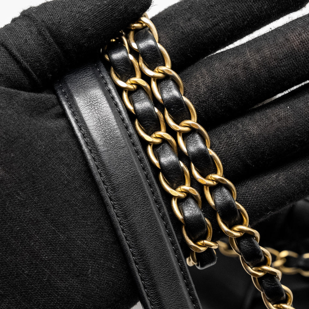 CHANEL 19B IN THE CITY TOP HANDLE FLAP BAG QUILTED CHEVRON CALFSKIN BLACK GHW