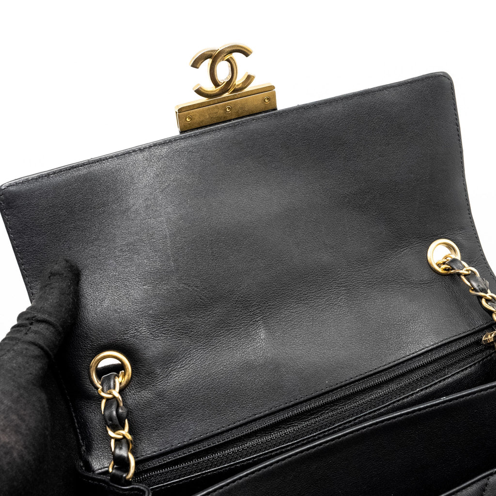 CHANEL 19B IN THE CITY TOP HANDLE FLAP BAG QUILTED CHEVRON CALFSKIN BLACK GHW